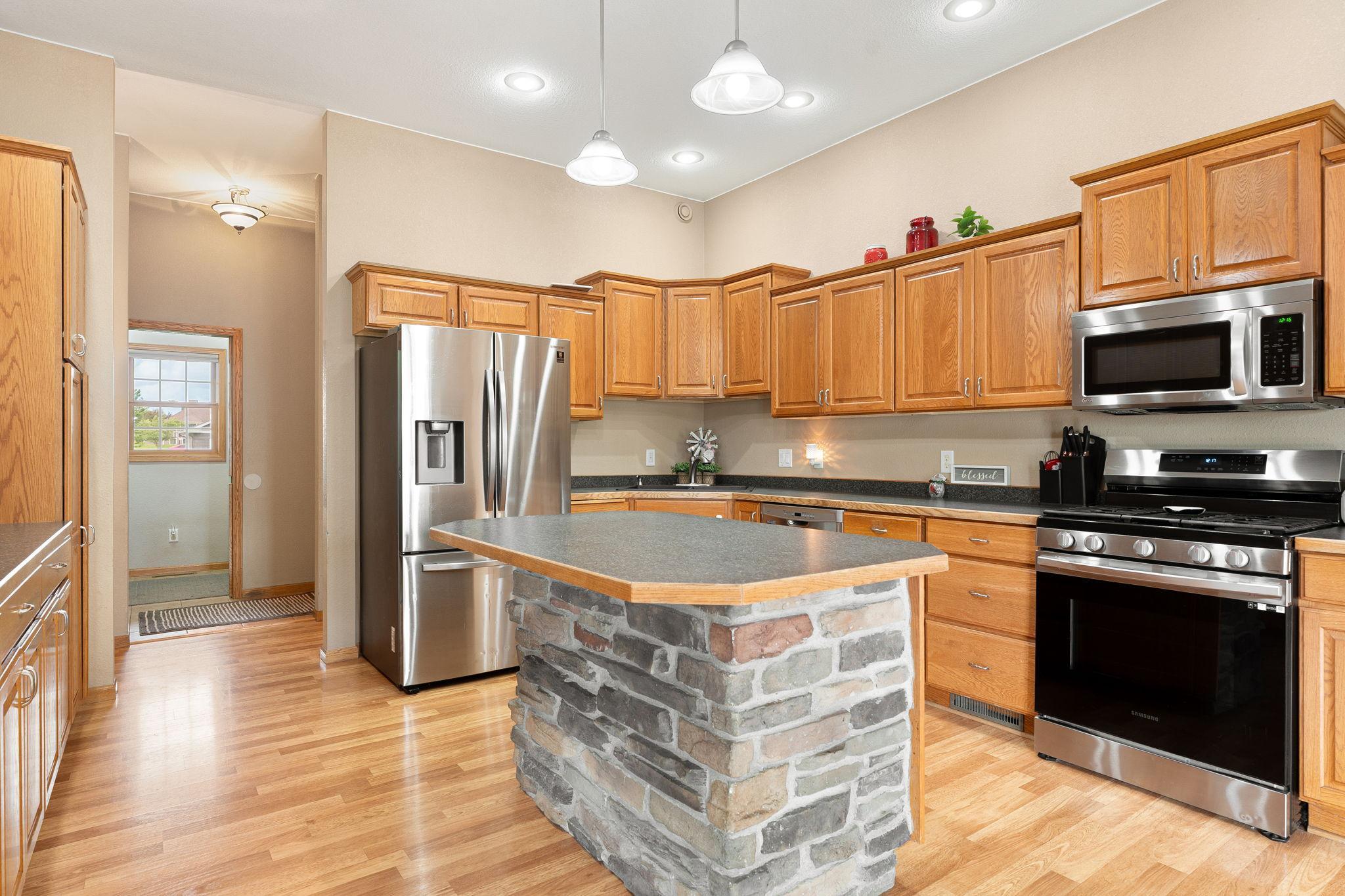 50-web-or-mls-375-hickory-ln-ne.jpg