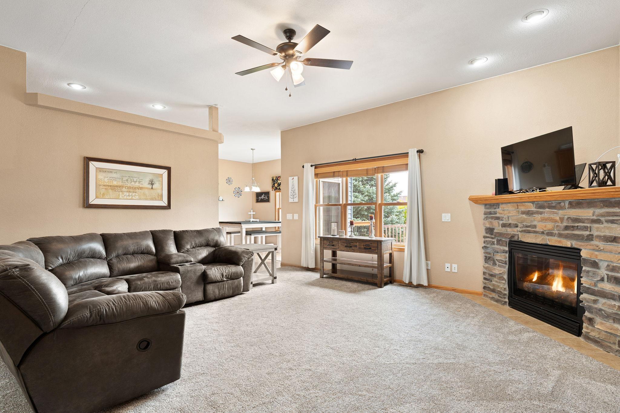 38-web-or-mls-375-hickory-ln-ne.jpg
