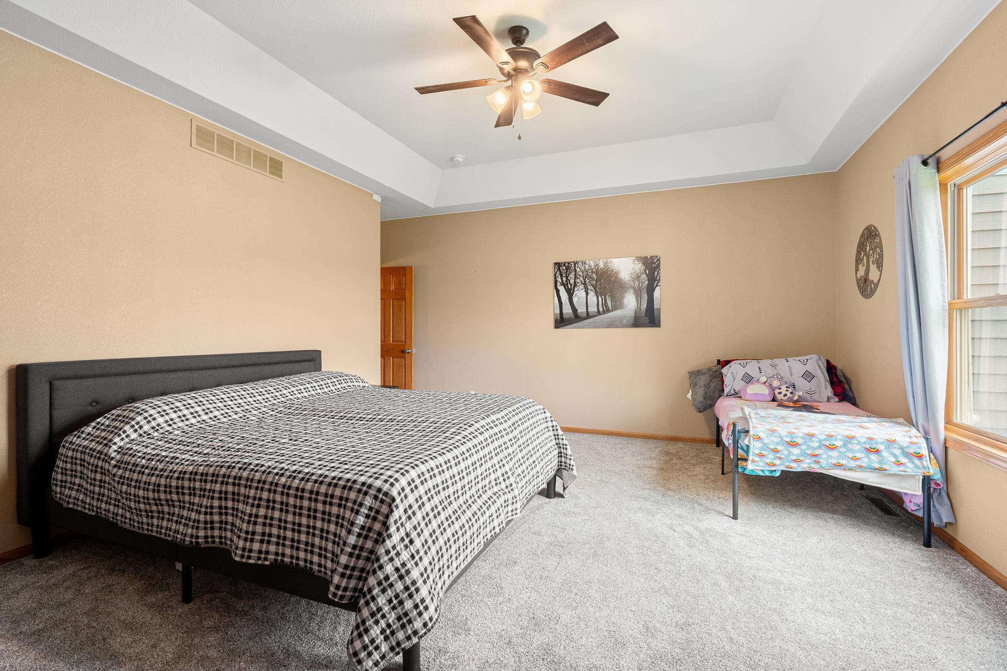 61-web-or-mls-375-hickory-ln-ne.jpg