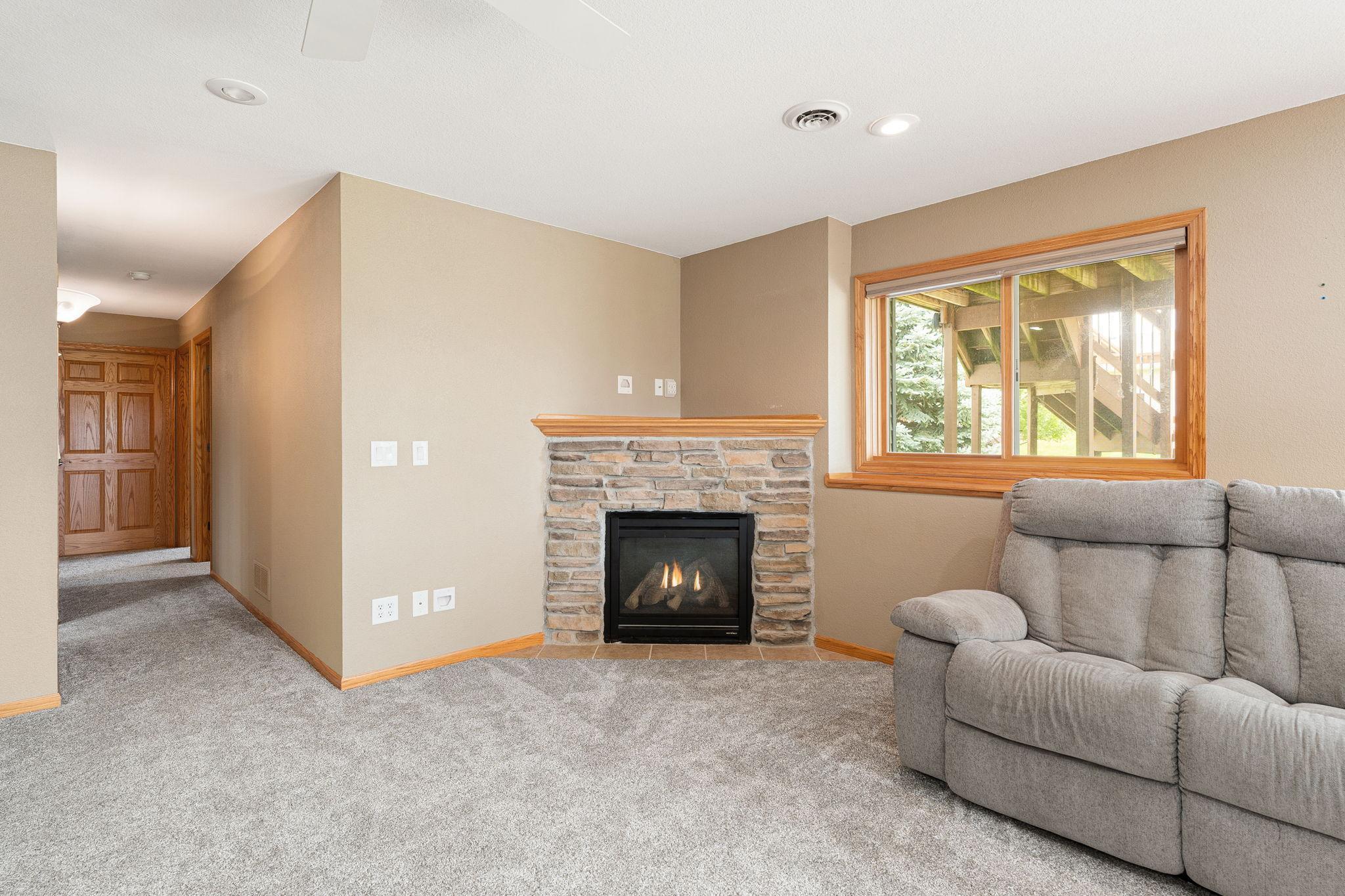 71-web-or-mls-375-hickory-ln-ne.jpg