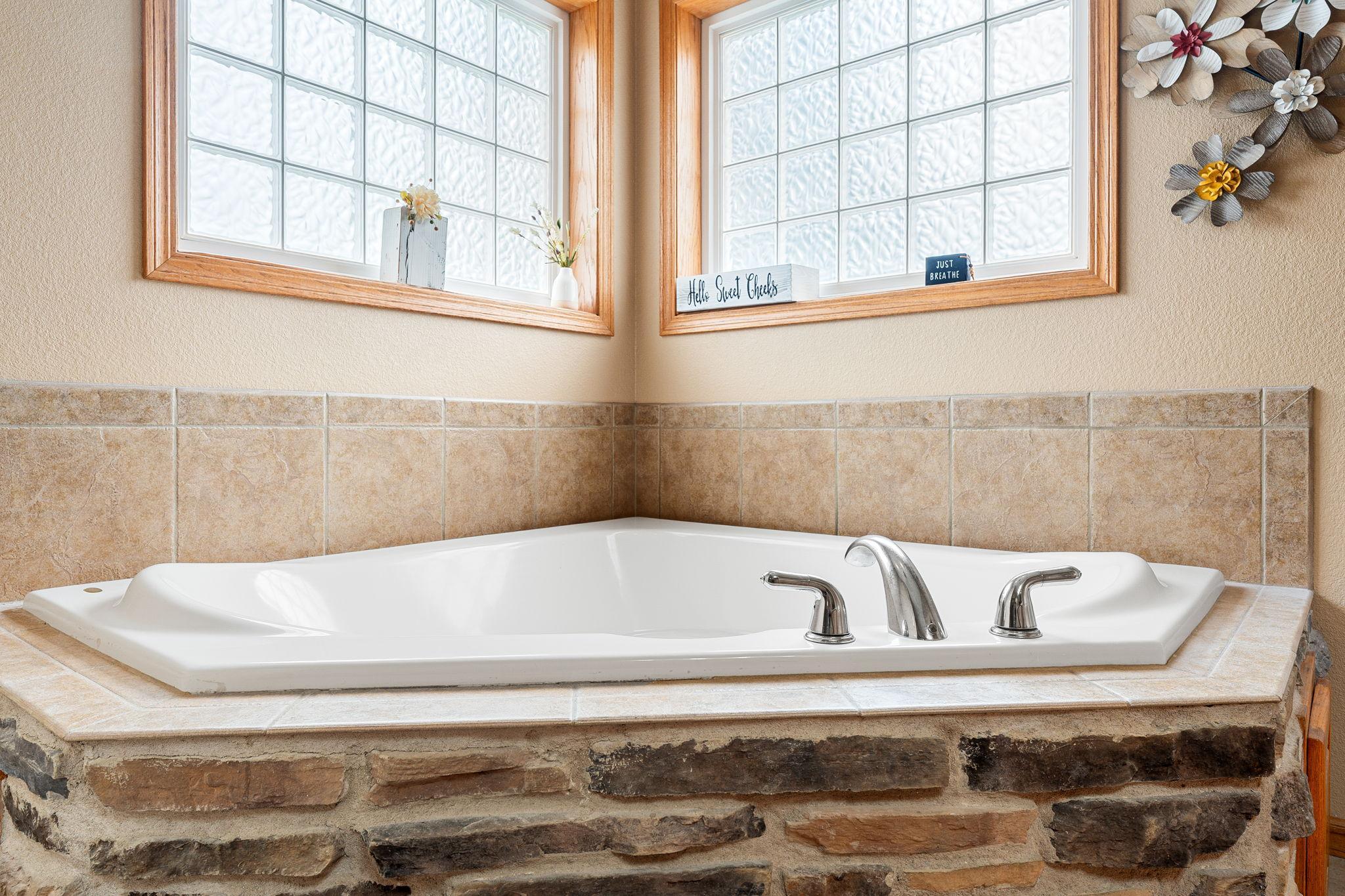 Jetted tub -master bedroom