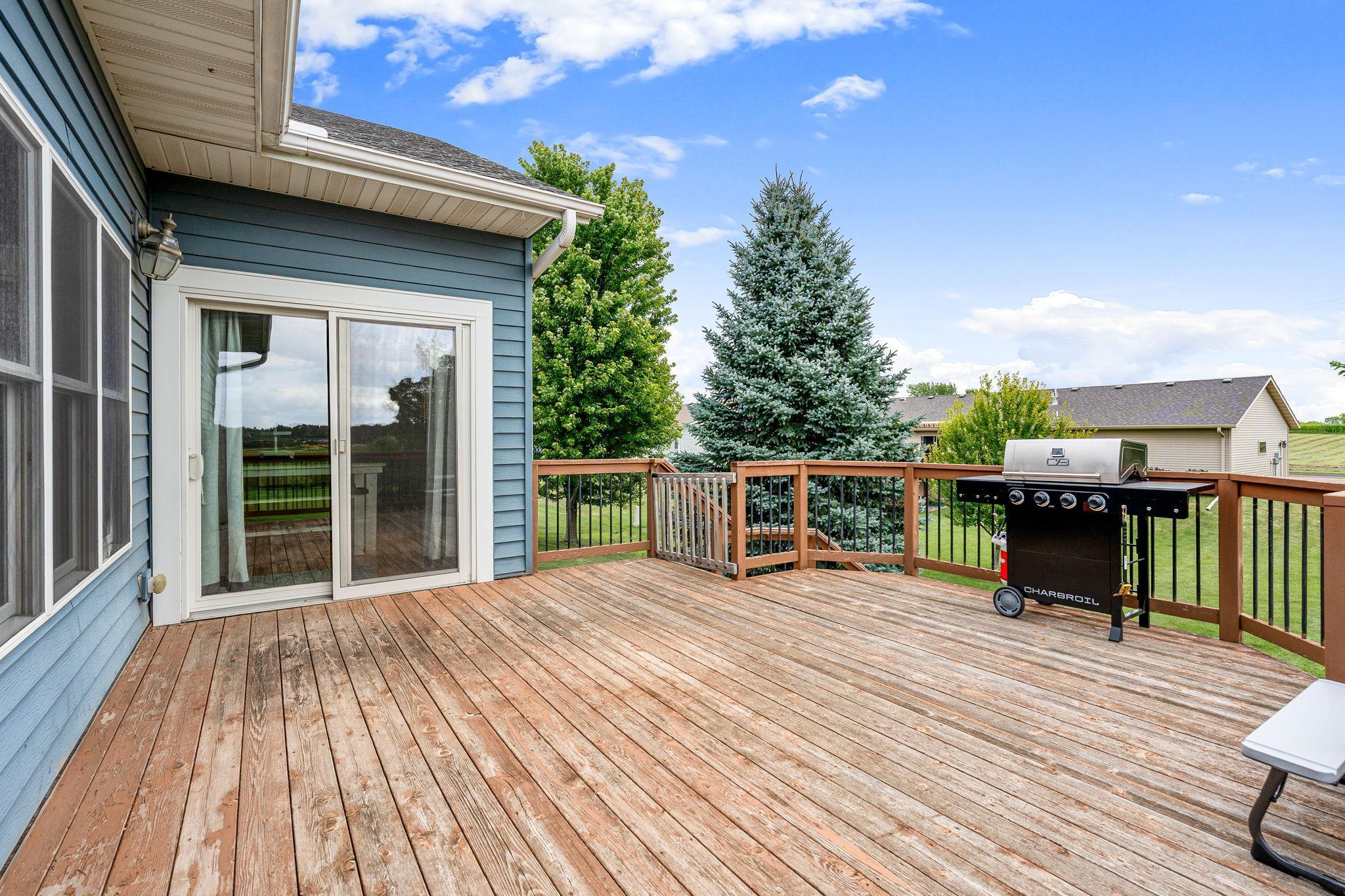 12-web-or-mls-375-hickory-ln-ne.jpg