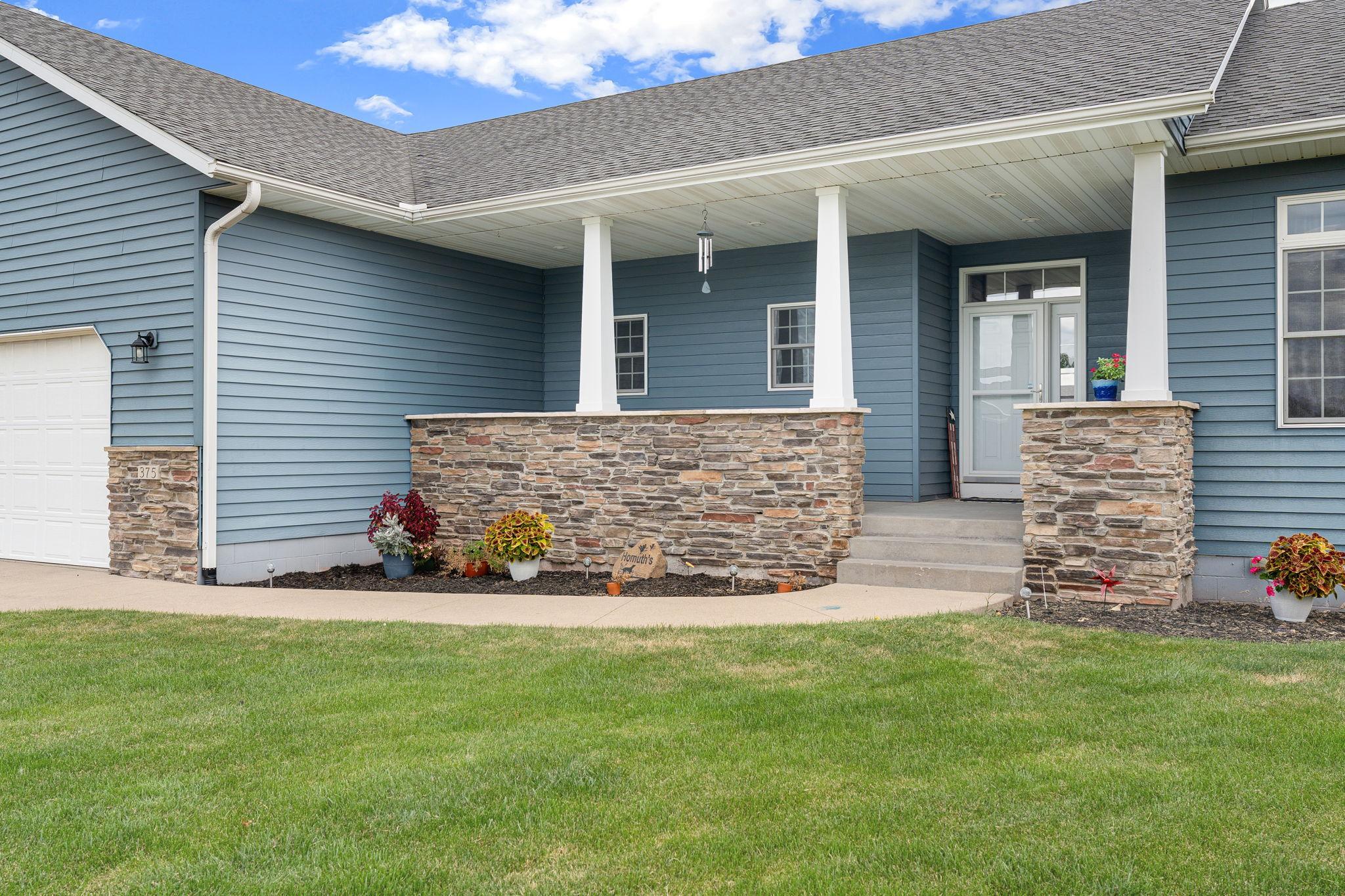 3-web-or-mls-375-hickory-ln-ne.jpg