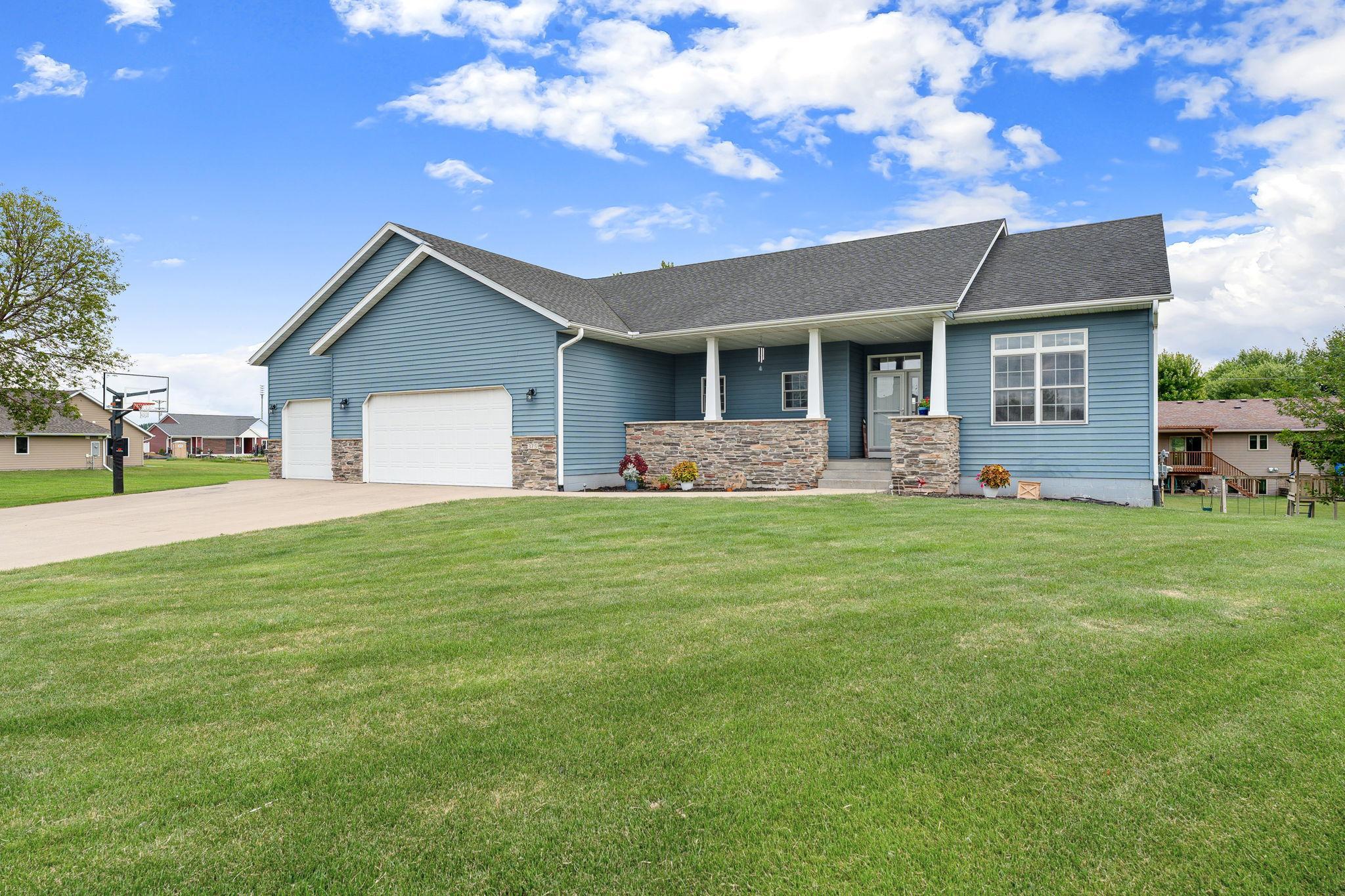 2-web-or-mls-375-hickory-ln-ne.jpg
