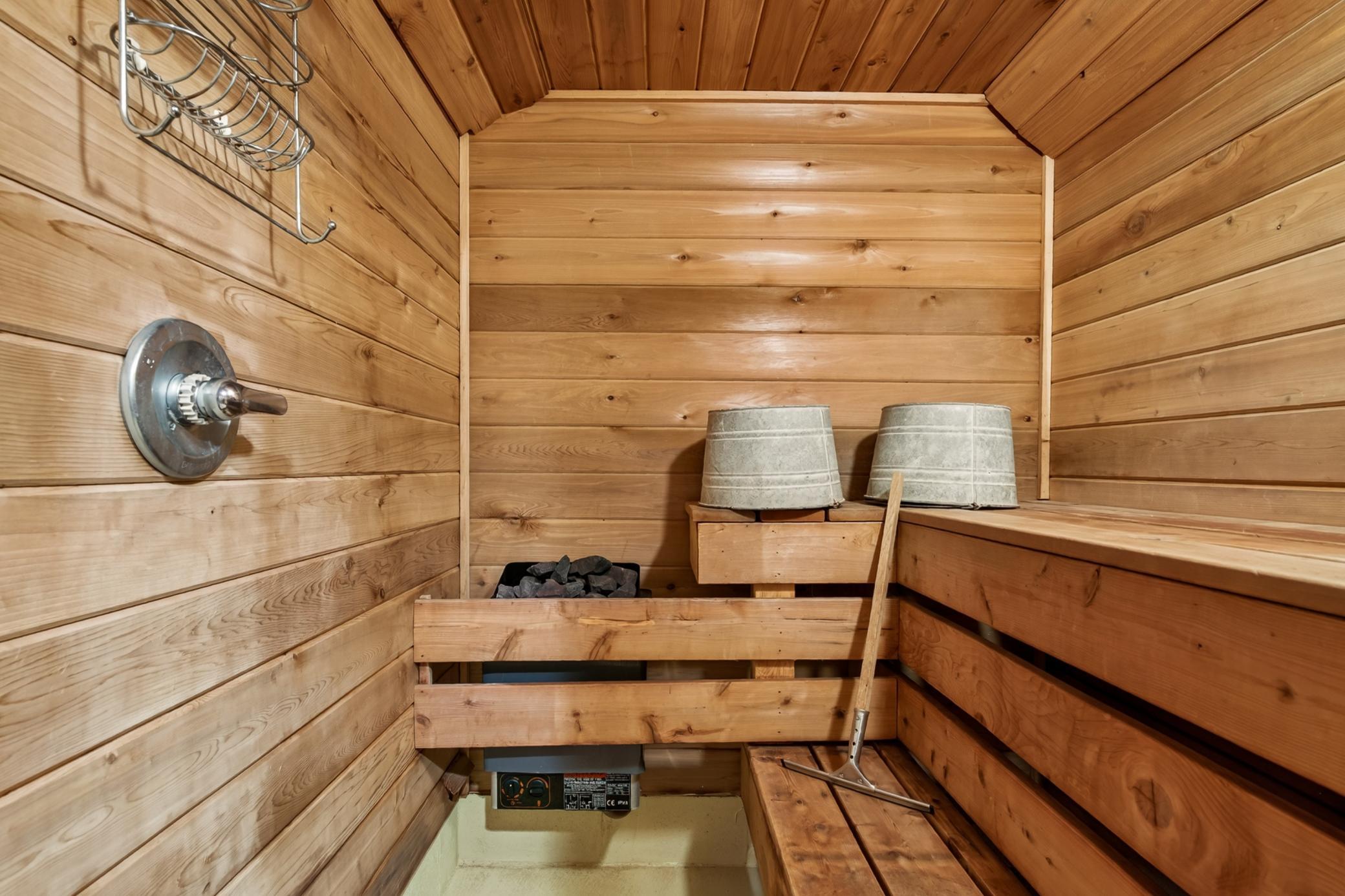 Sauna w/shower head