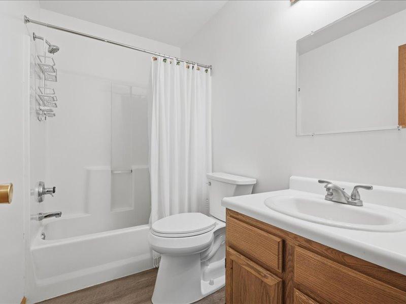 13-Bathroom.jpg