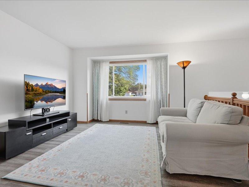 03-Living Room.jpg