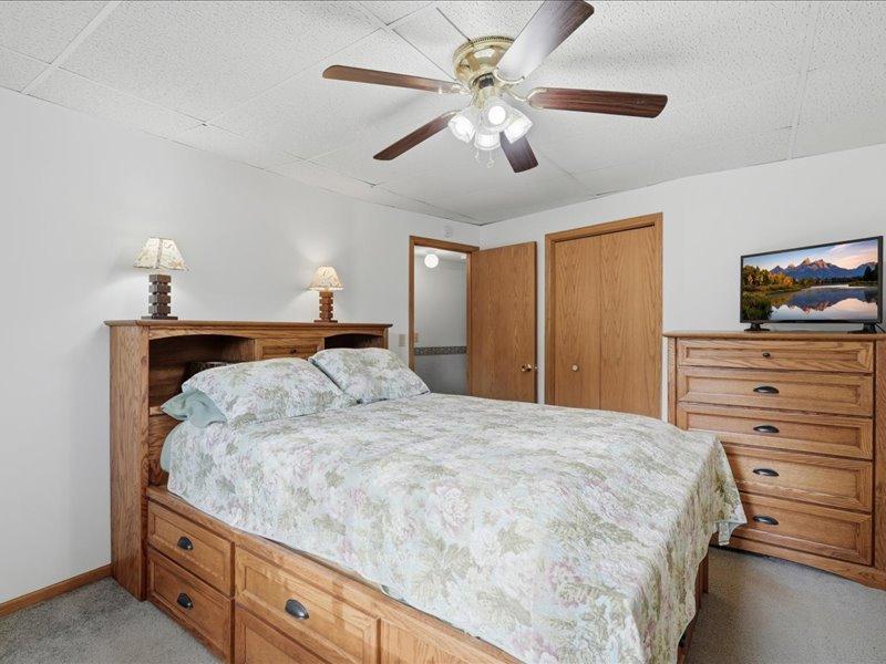 10-Primary Bedroom.jpg