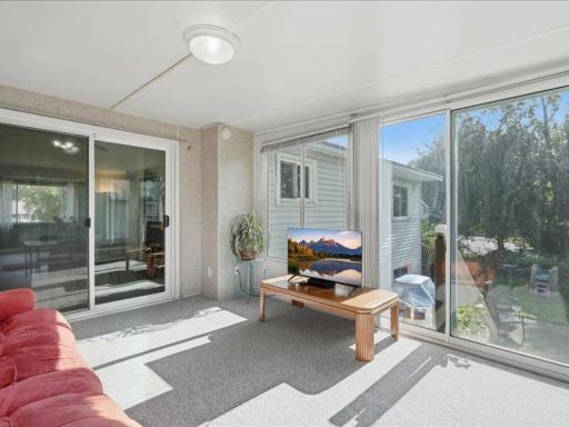 18-Sun Room.jpg