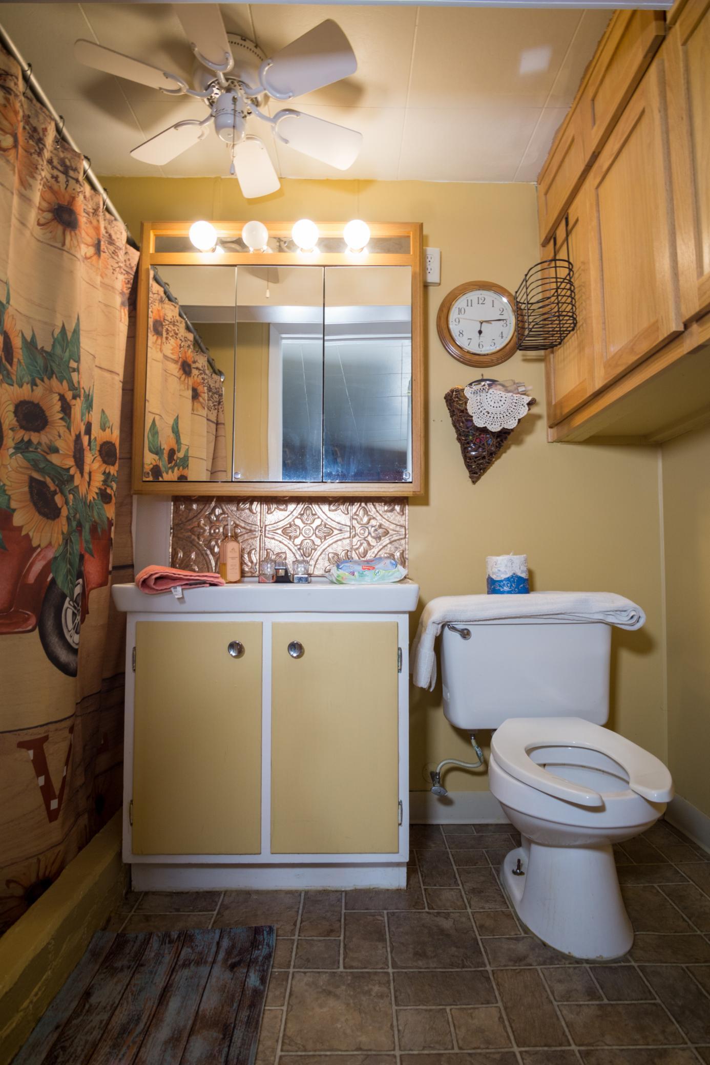38-Basement Full Bath.jpg