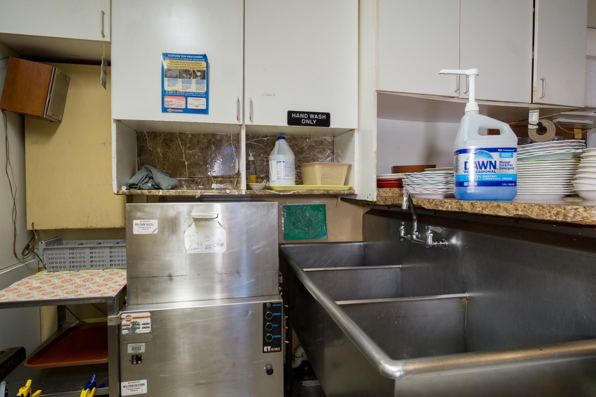 21-Restaurant Main Kitchen.jpg