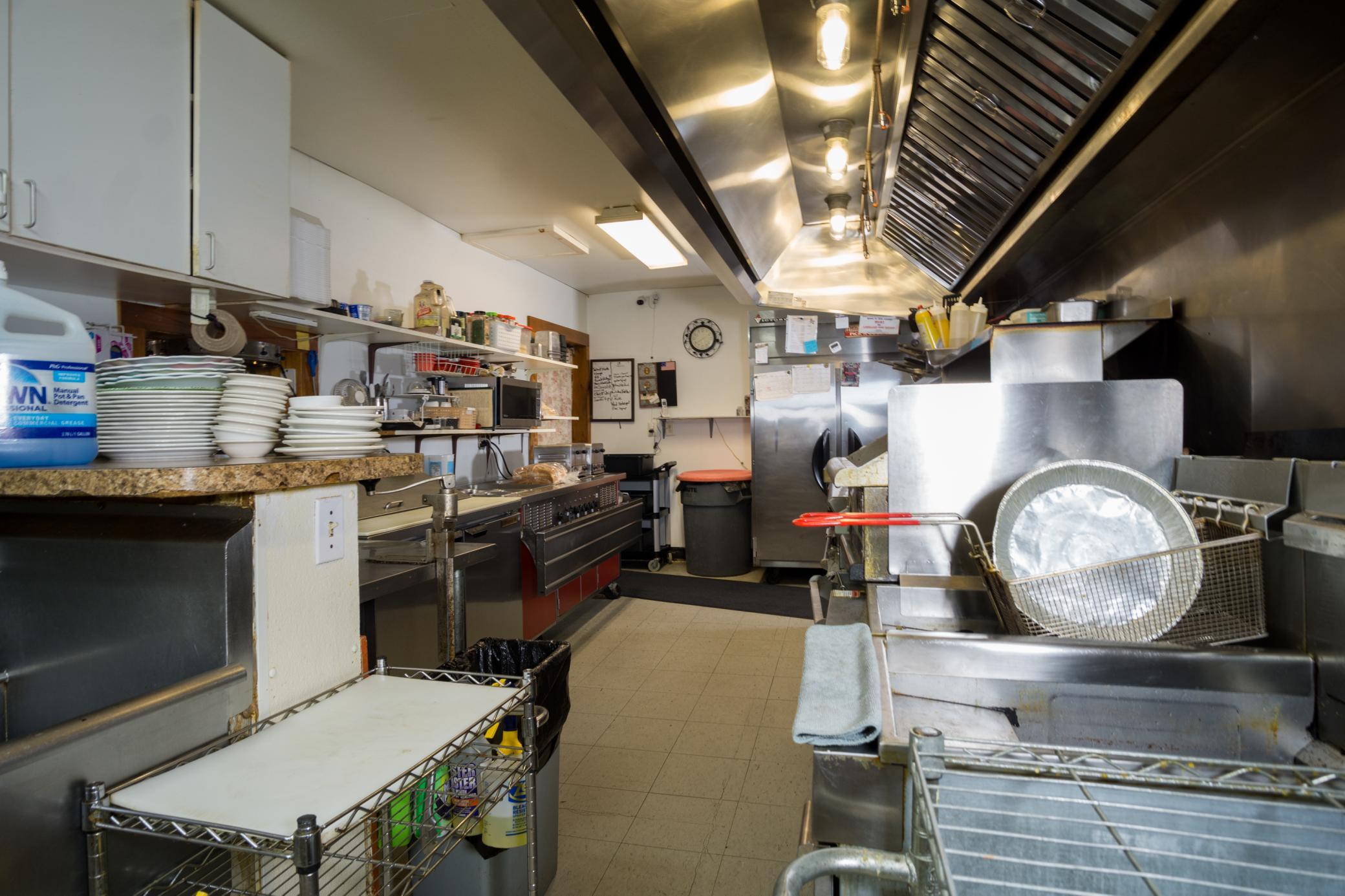 20-Restaurant Main Kitchen.jpg