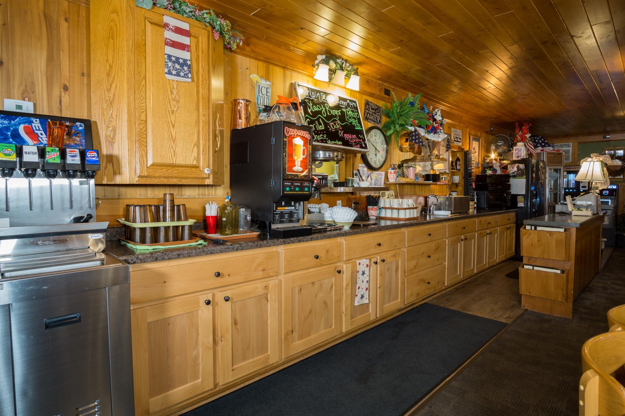 14-Restaurant Dining Room.jpg