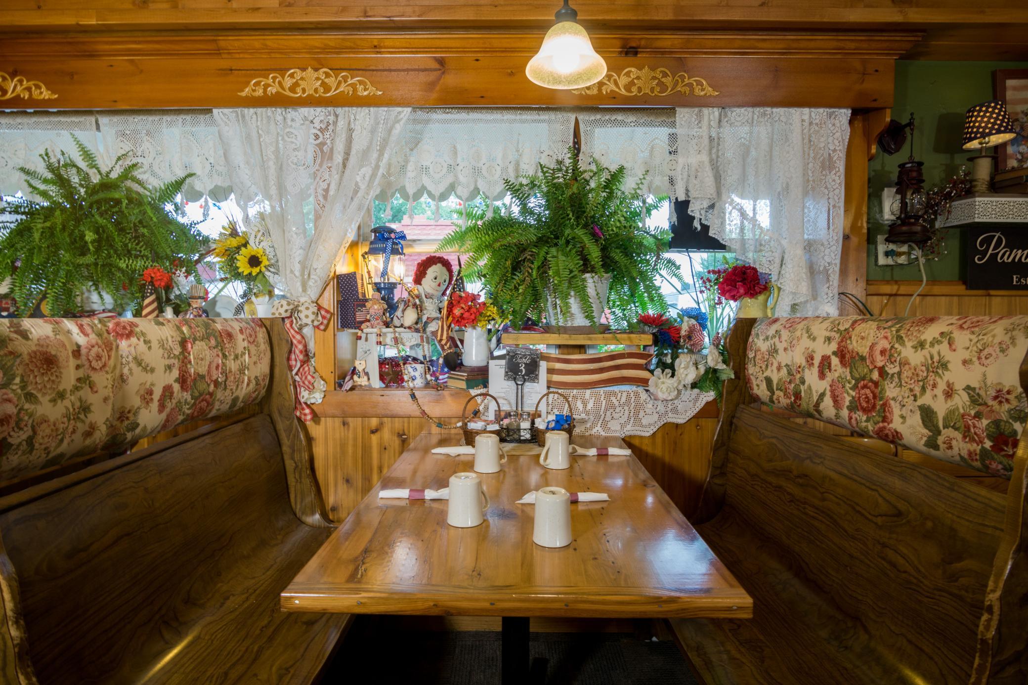 9-Restaurant Dining Room.jpg