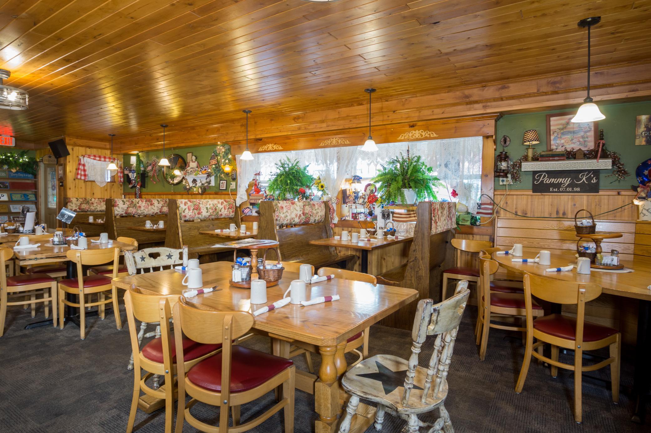 7-Restaurant Dining Room.jpg