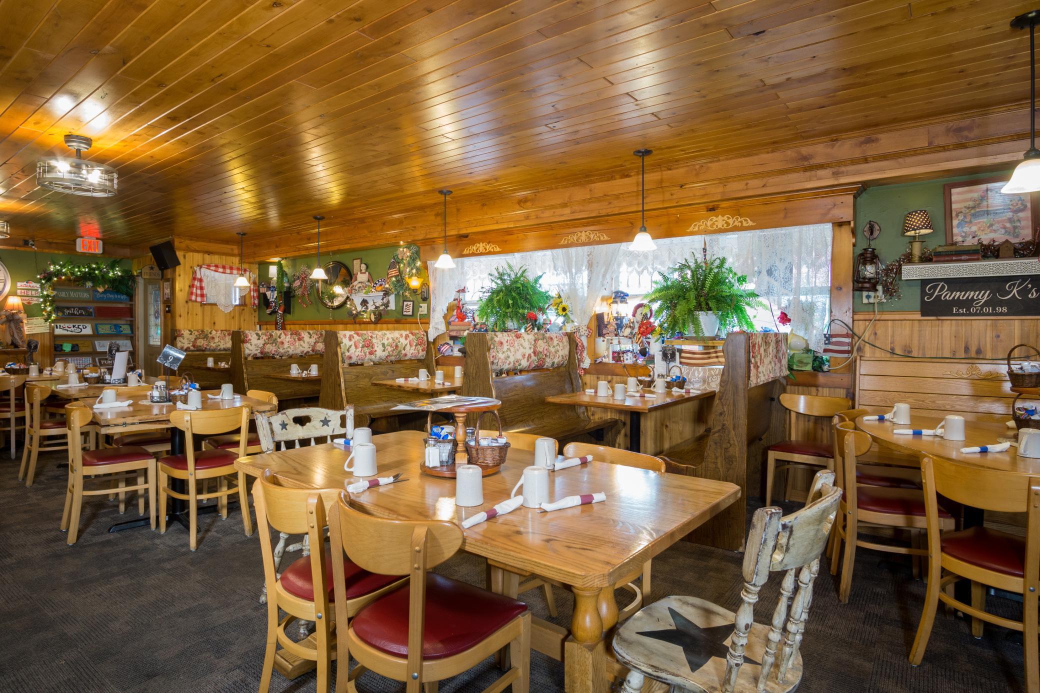 6-Restaurant Dining Room.jpg