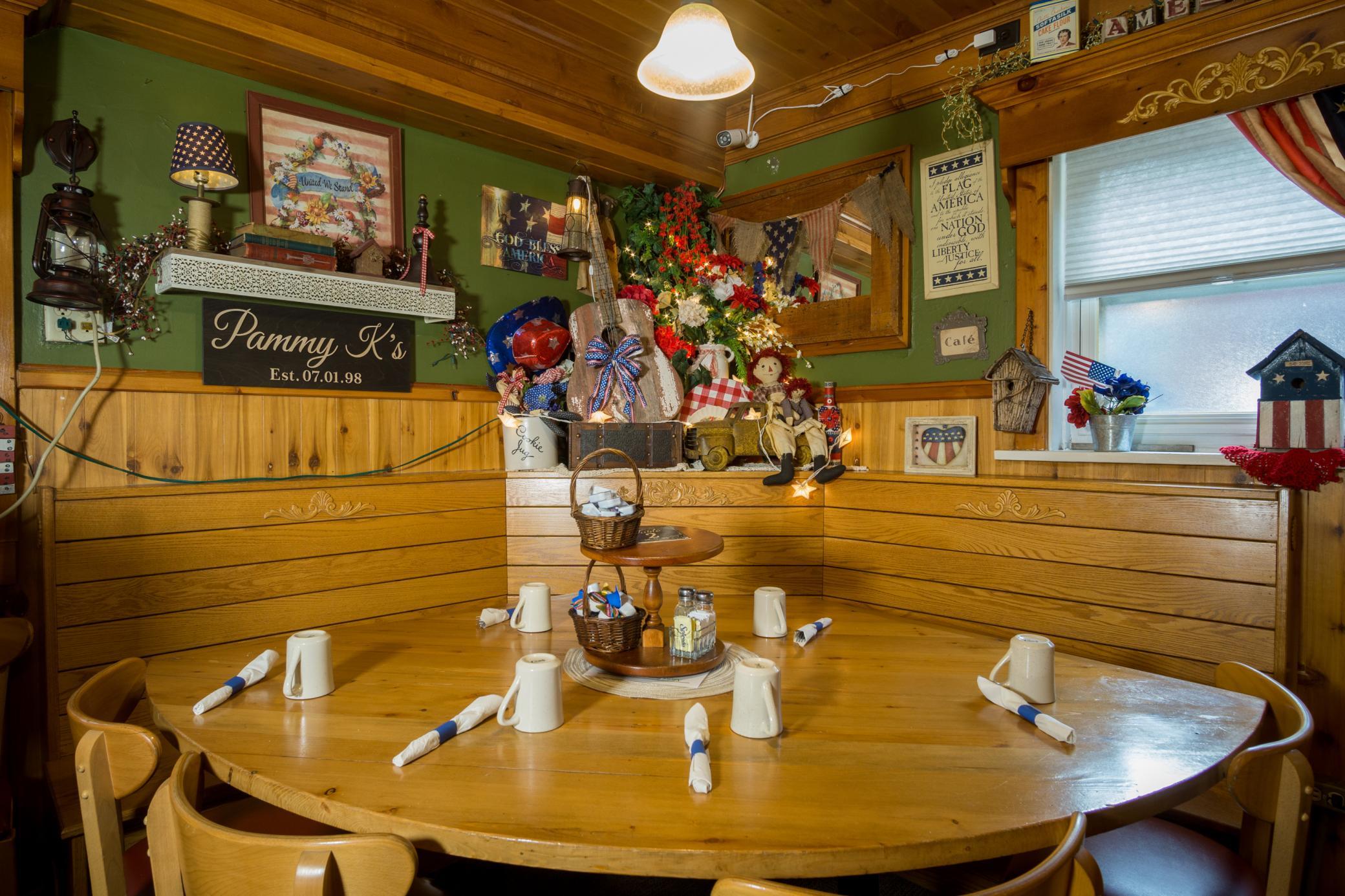 4-Restaurant Dining Room.jpg