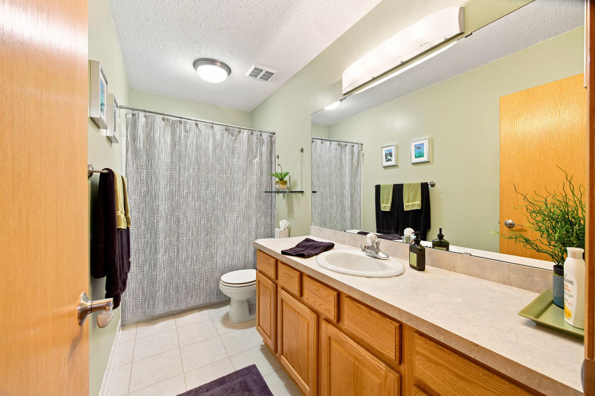 Upper Level Full Bath