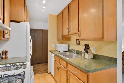 4201 Lakeside Avenue N, 113, Minneapolis, MN 55429