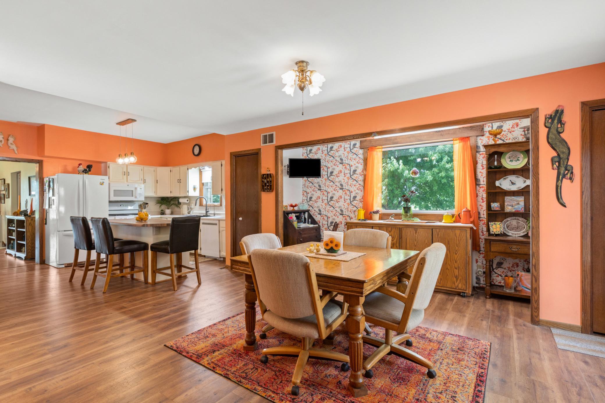 Kitchen/ Dining Room