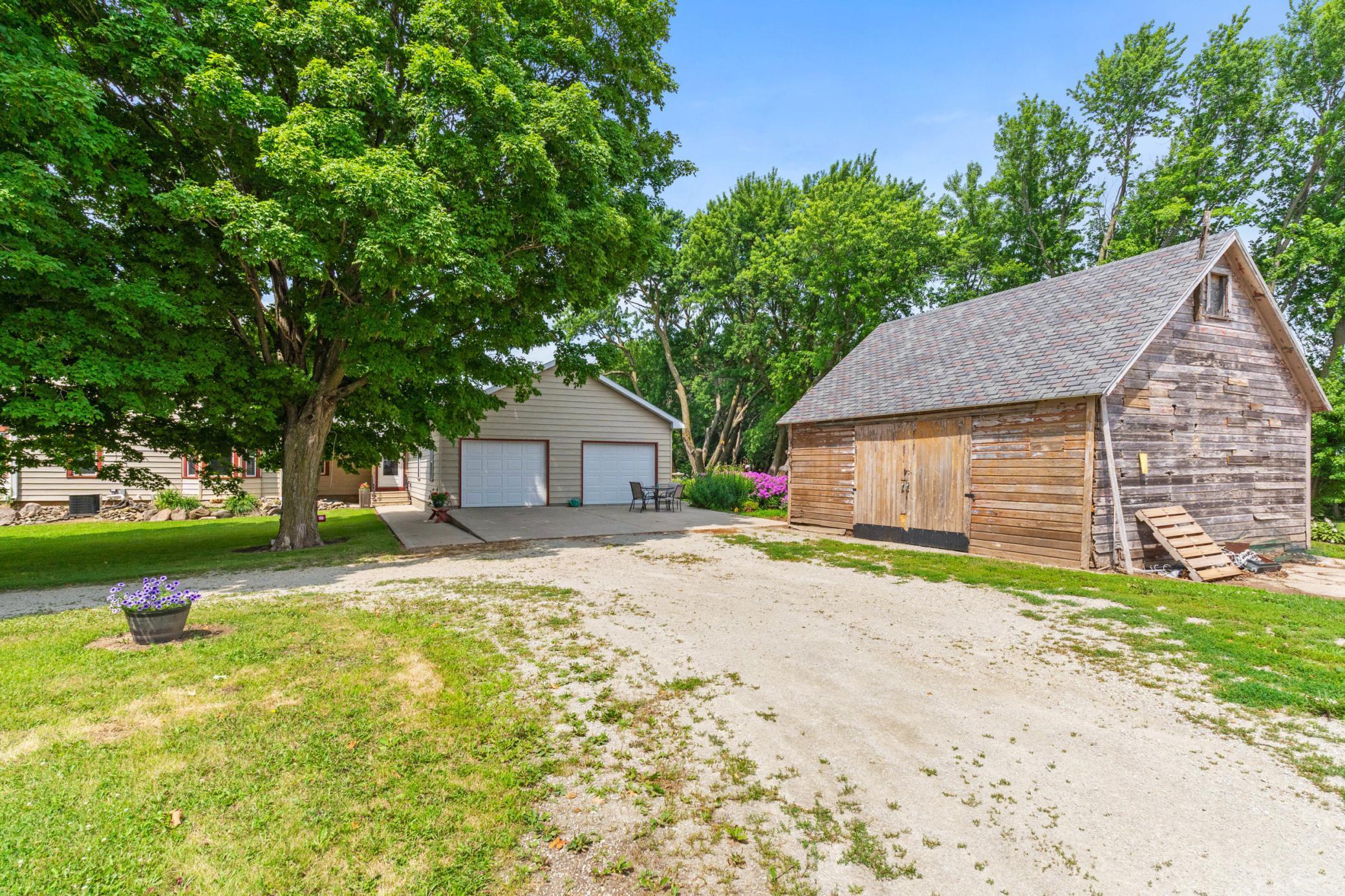 Garage & Outbuilding