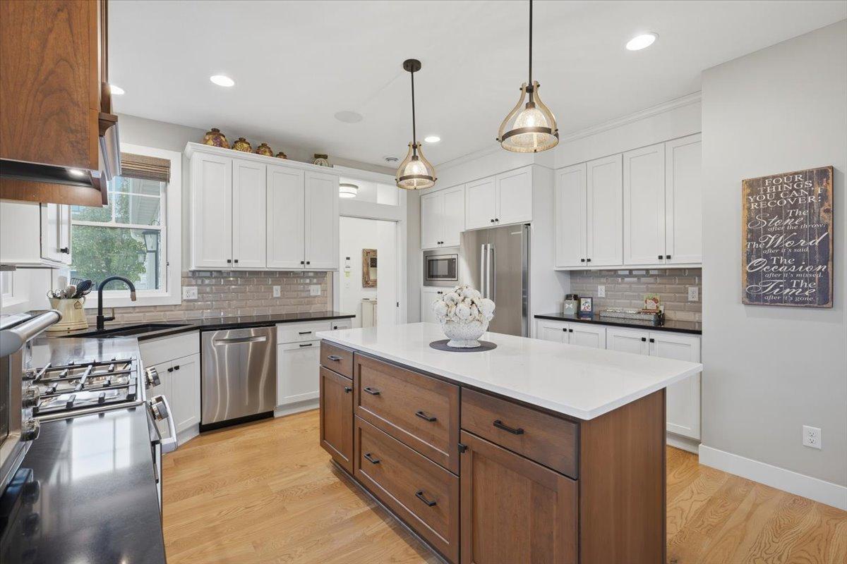 11-Kitchen.jpg