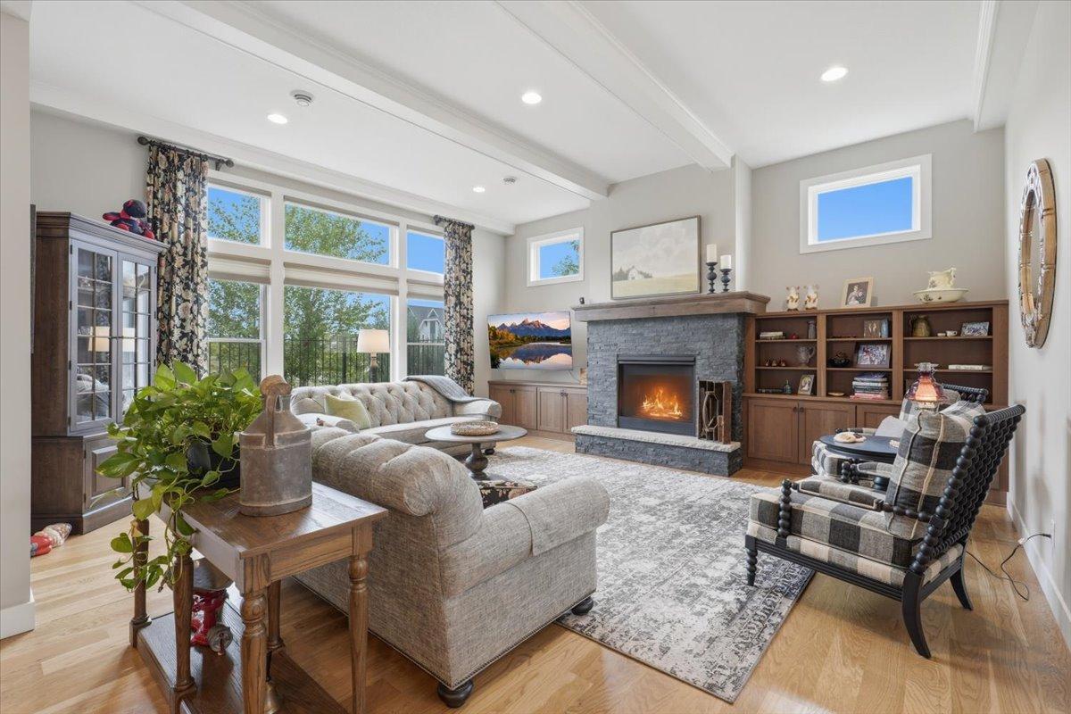 05-Living Room.jpg