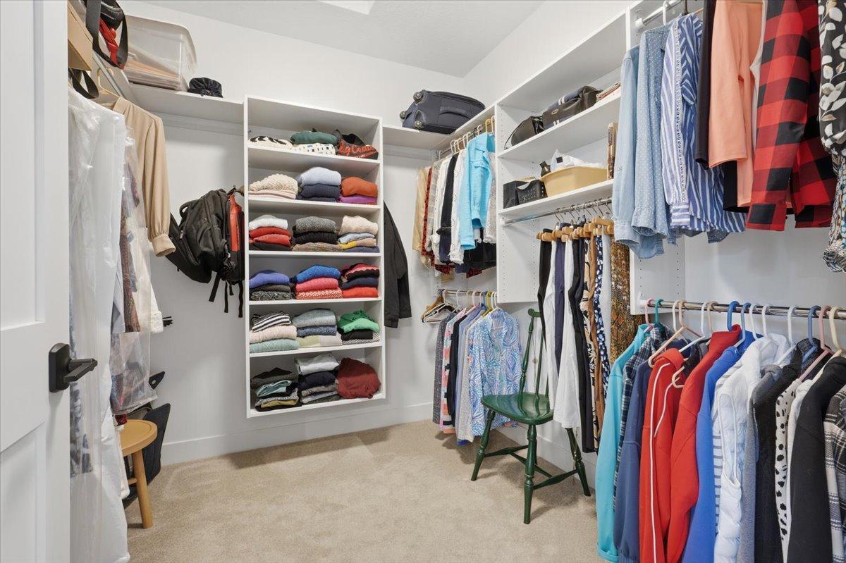 16-Closet.jpg