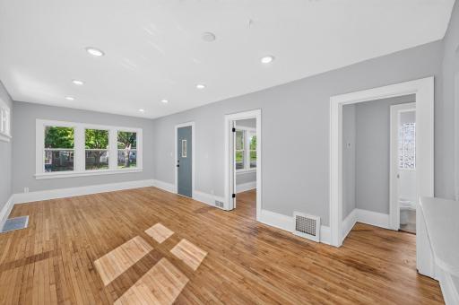 1408 Arona Street, Saint Paul, MN 55108