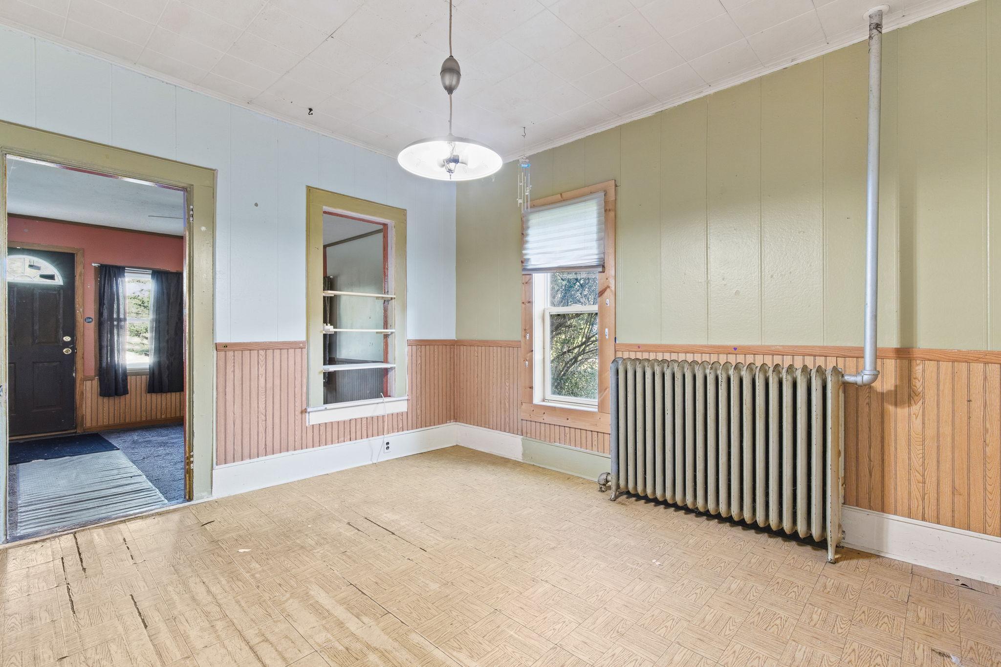5-web-or-mls-448 Keller Ave S Amery-22.jpg