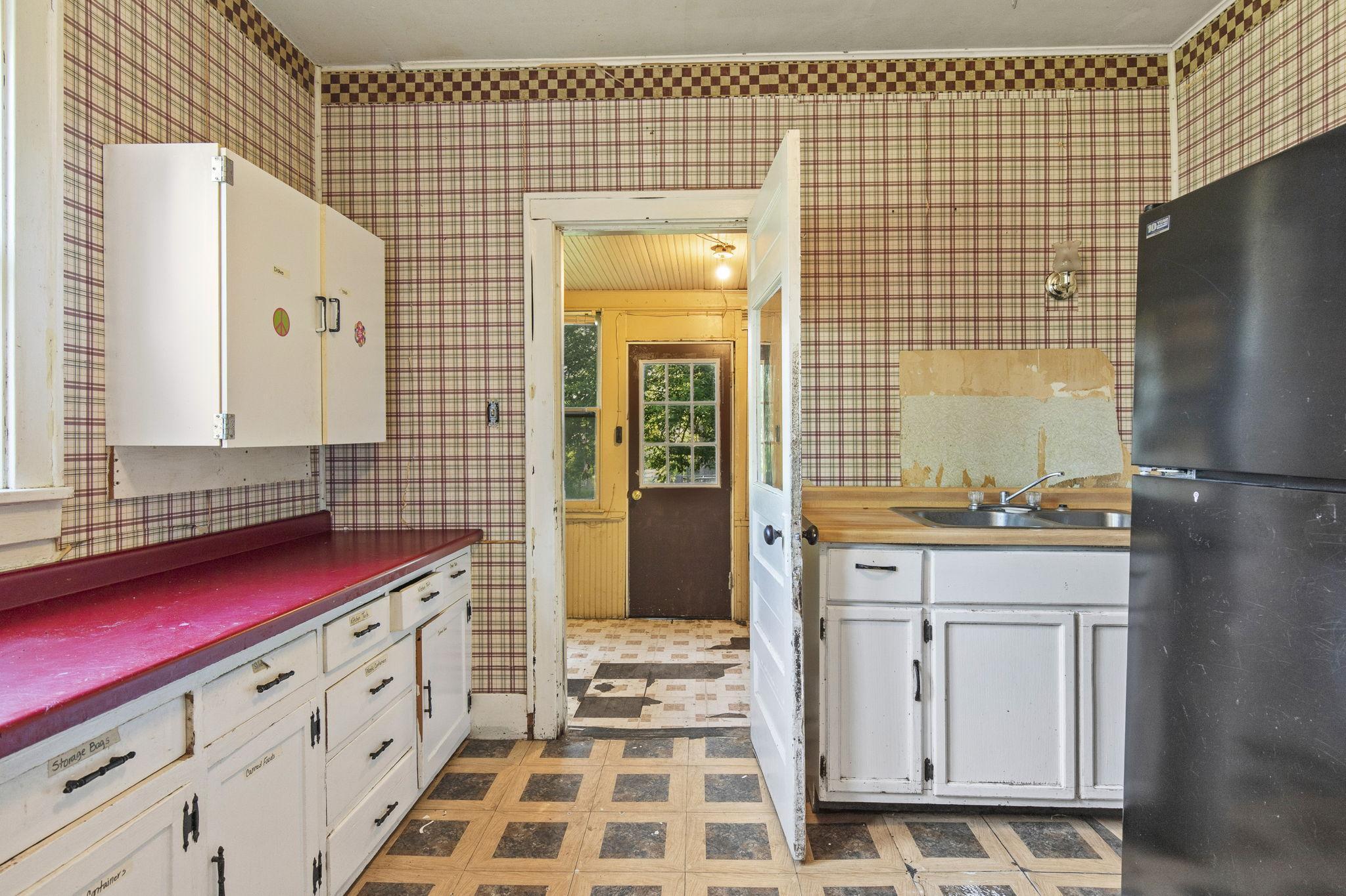 8-web-or-mls-448 Keller Ave S Amery-3.jpg