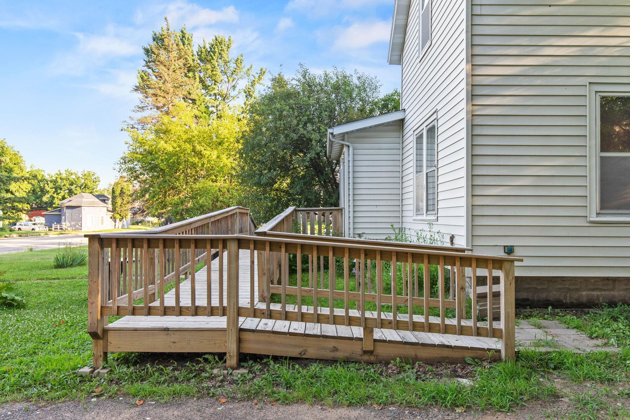 4-web-or-mls-448 Keller Ave S Amery-8.jpg