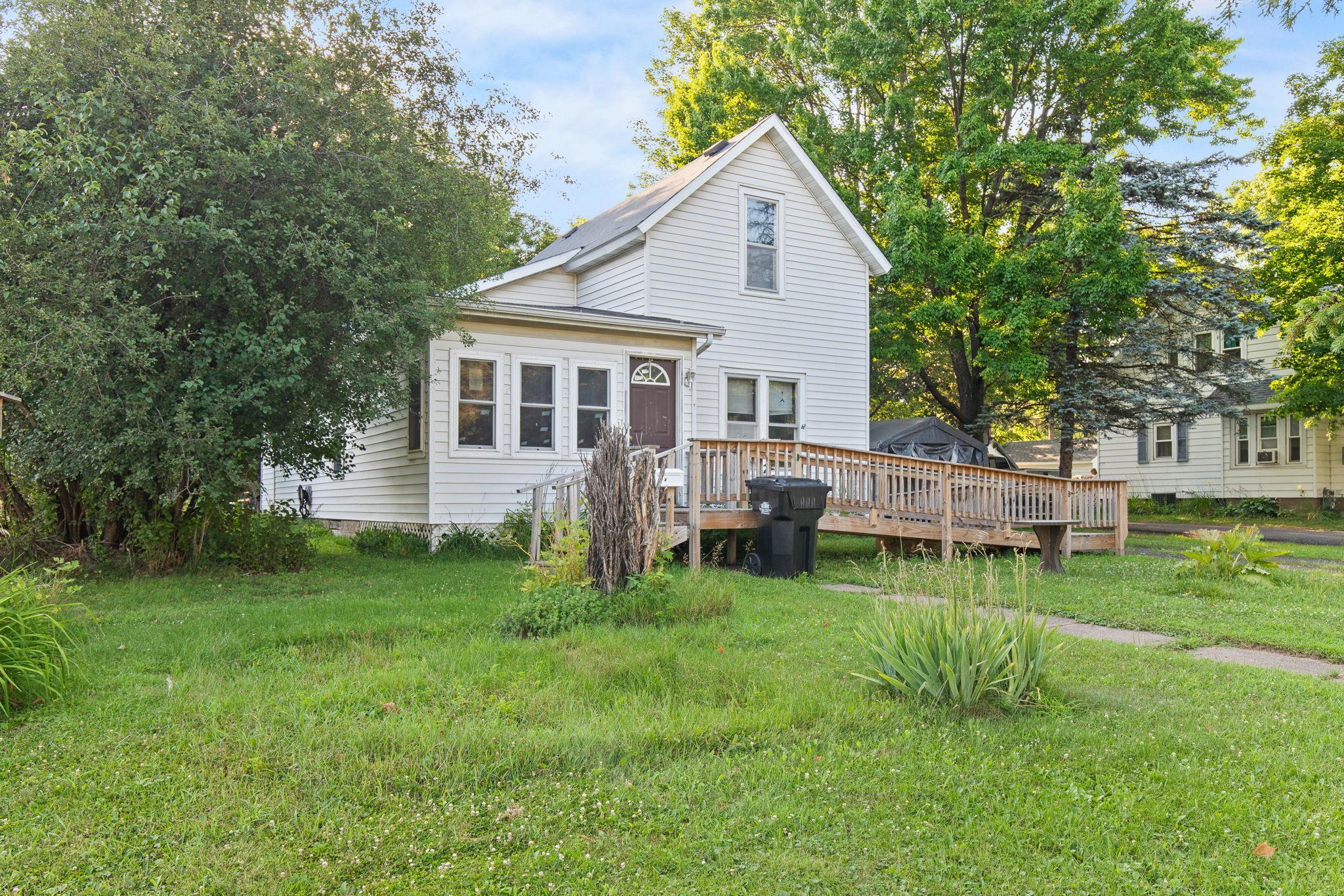 3-web-or-mls-448 Keller Ave S Amery-5.jpg