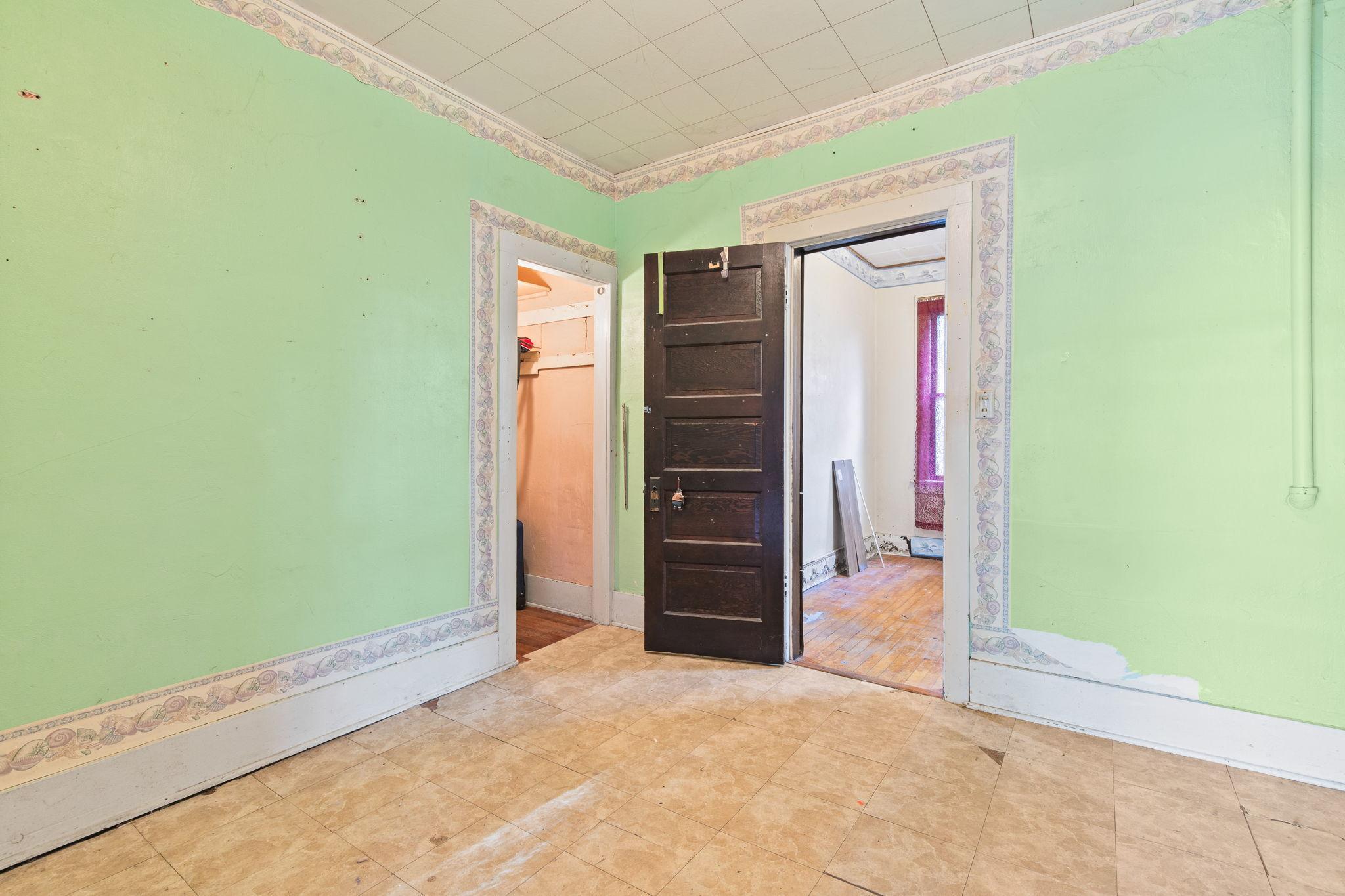15-web-or-mls-448 Keller Ave S Amery-16.jpg