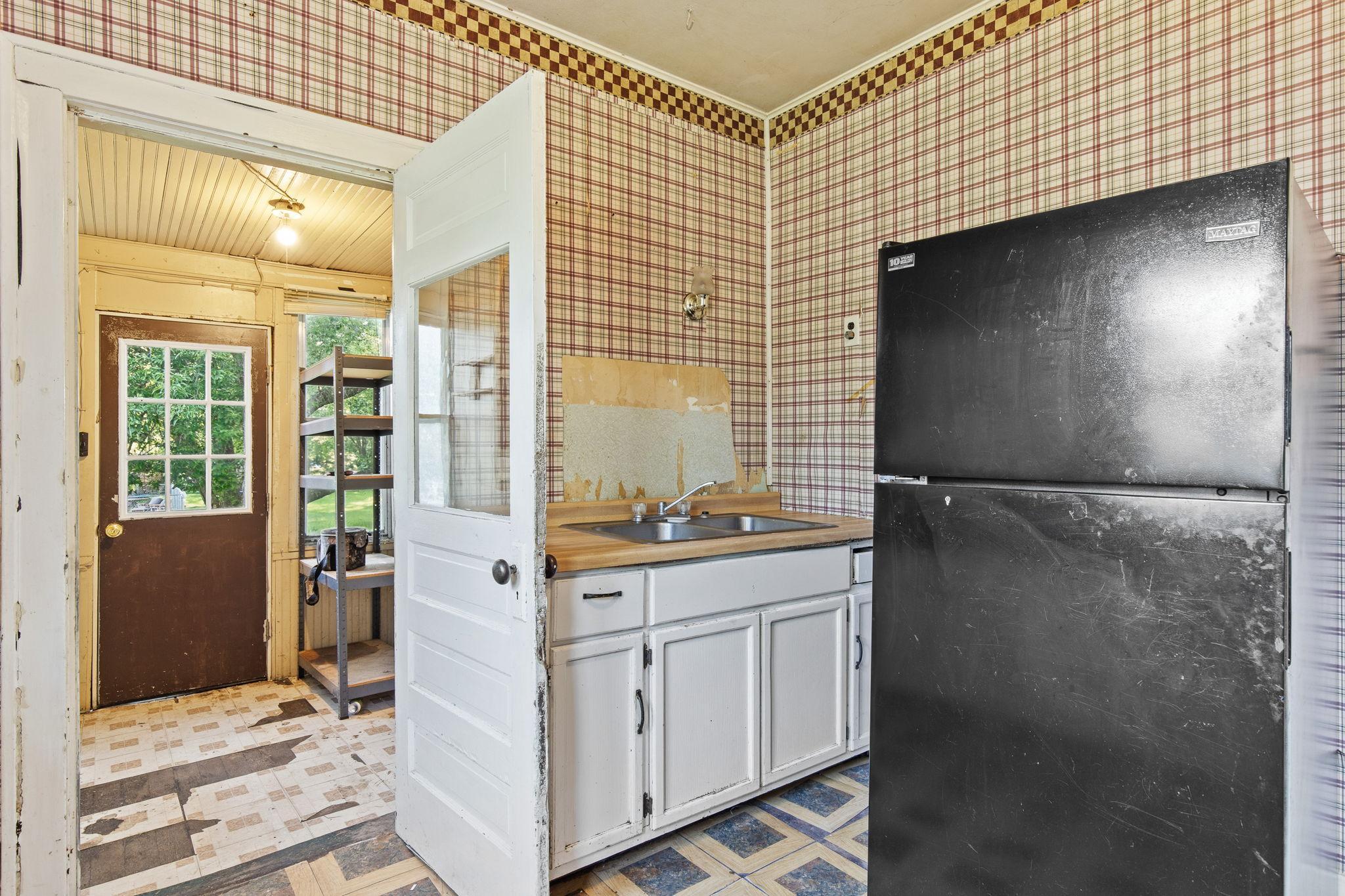 10-web-or-mls-448 Keller Ave S Amery-19.jpg