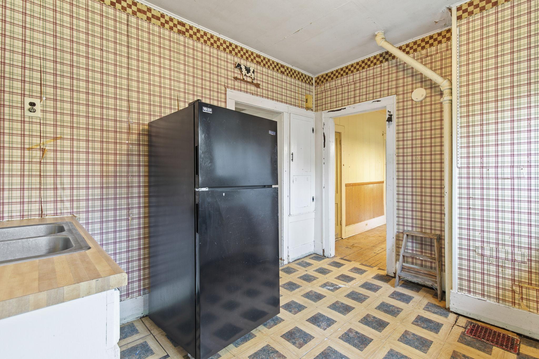 11-web-or-mls-448 Keller Ave S Amery-21.jpg