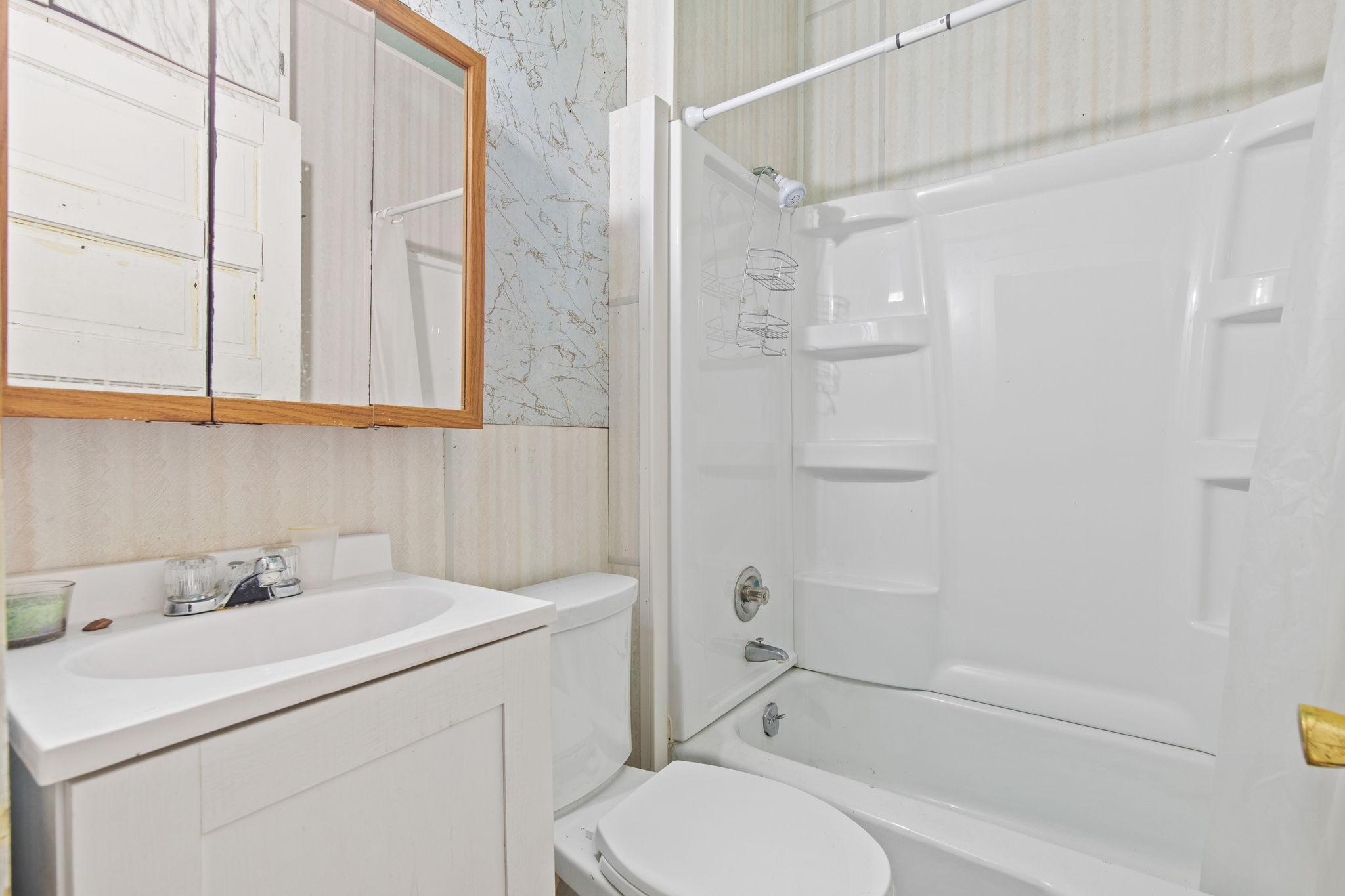 17-web-or-mls-448 Keller Ave S Amery-2.jpg