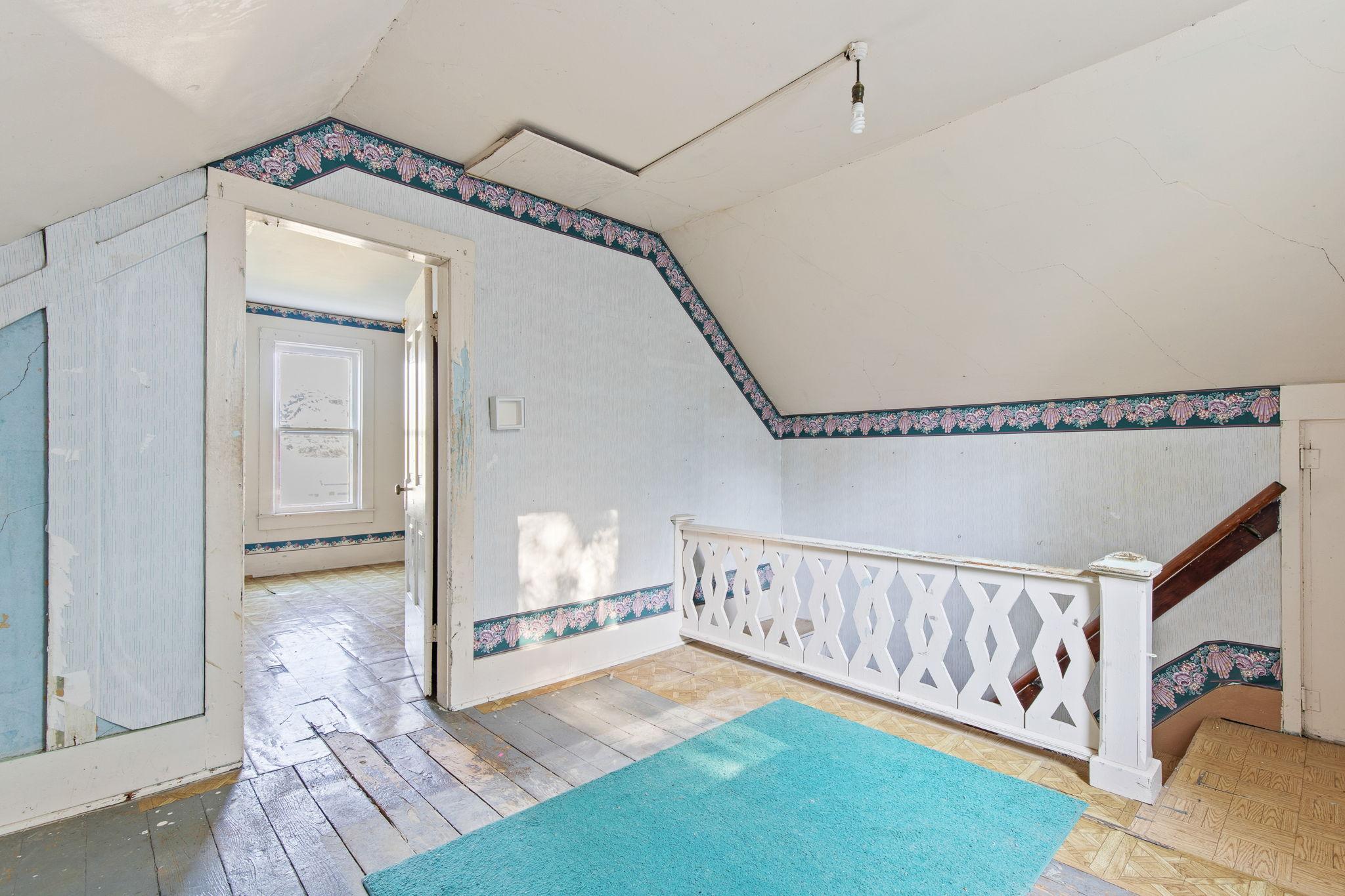 20-web-or-mls-448 Keller Ave S Amery-15.jpg