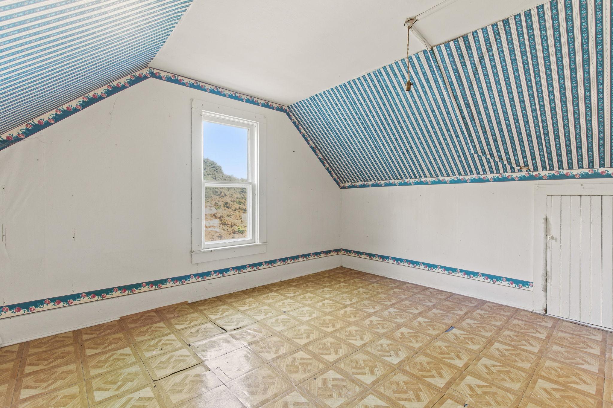 19-web-or-mls-448 Keller Ave S Amery-12.jpg