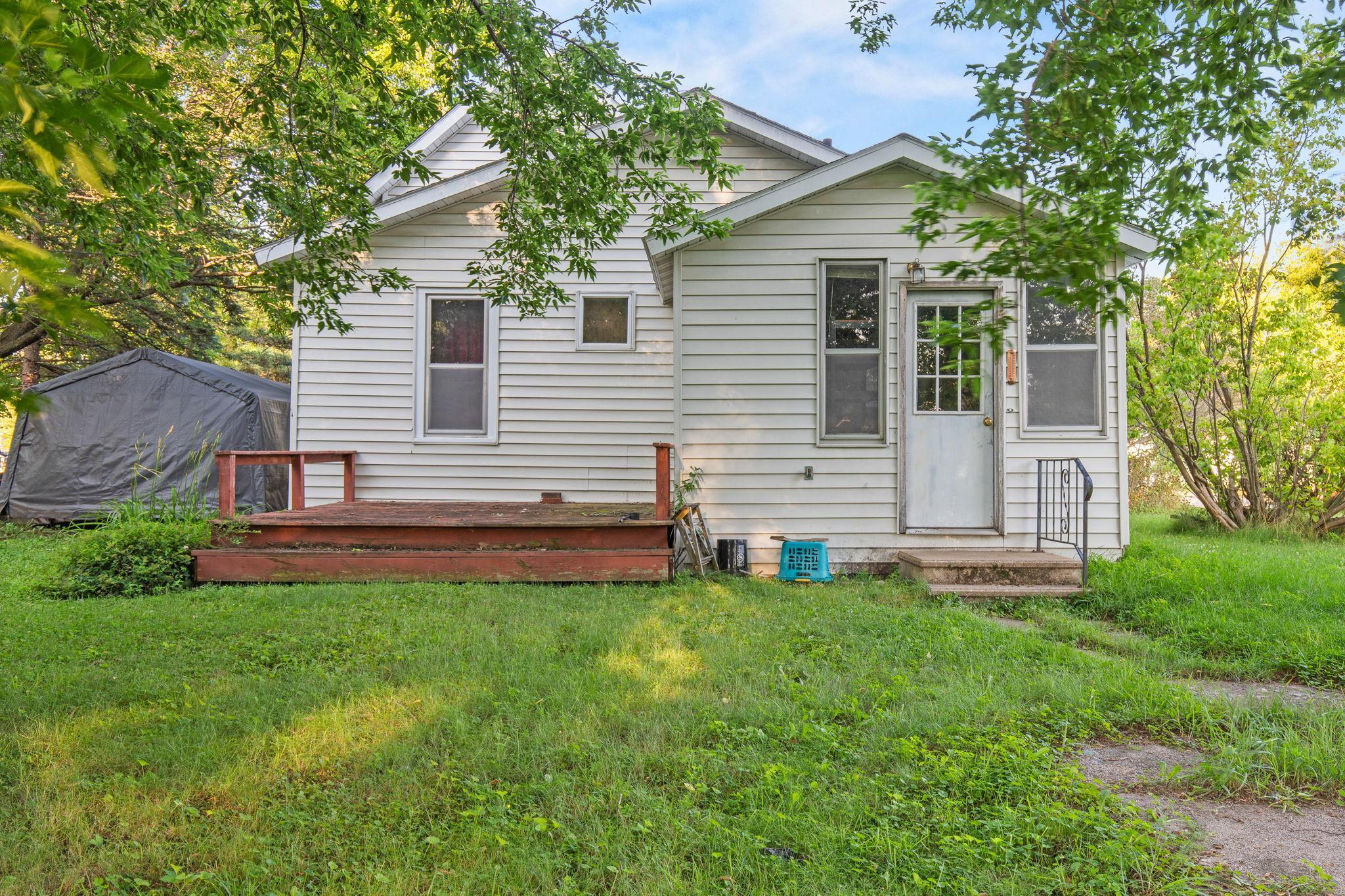 21-web-or-mls-448 Keller Ave S Amery-10.jpg