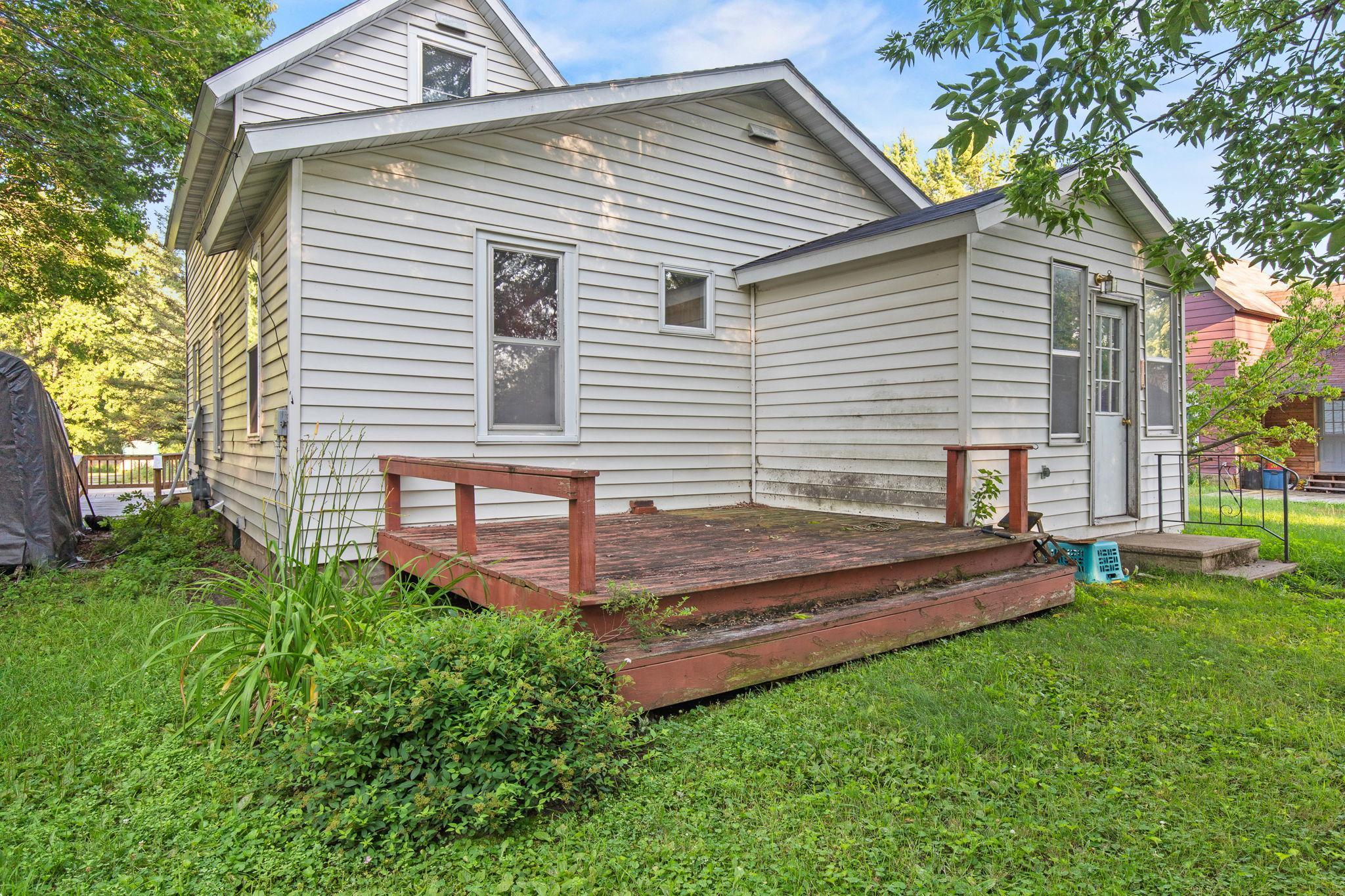22-web-or-mls-448 Keller Ave S Amery-11.jpg