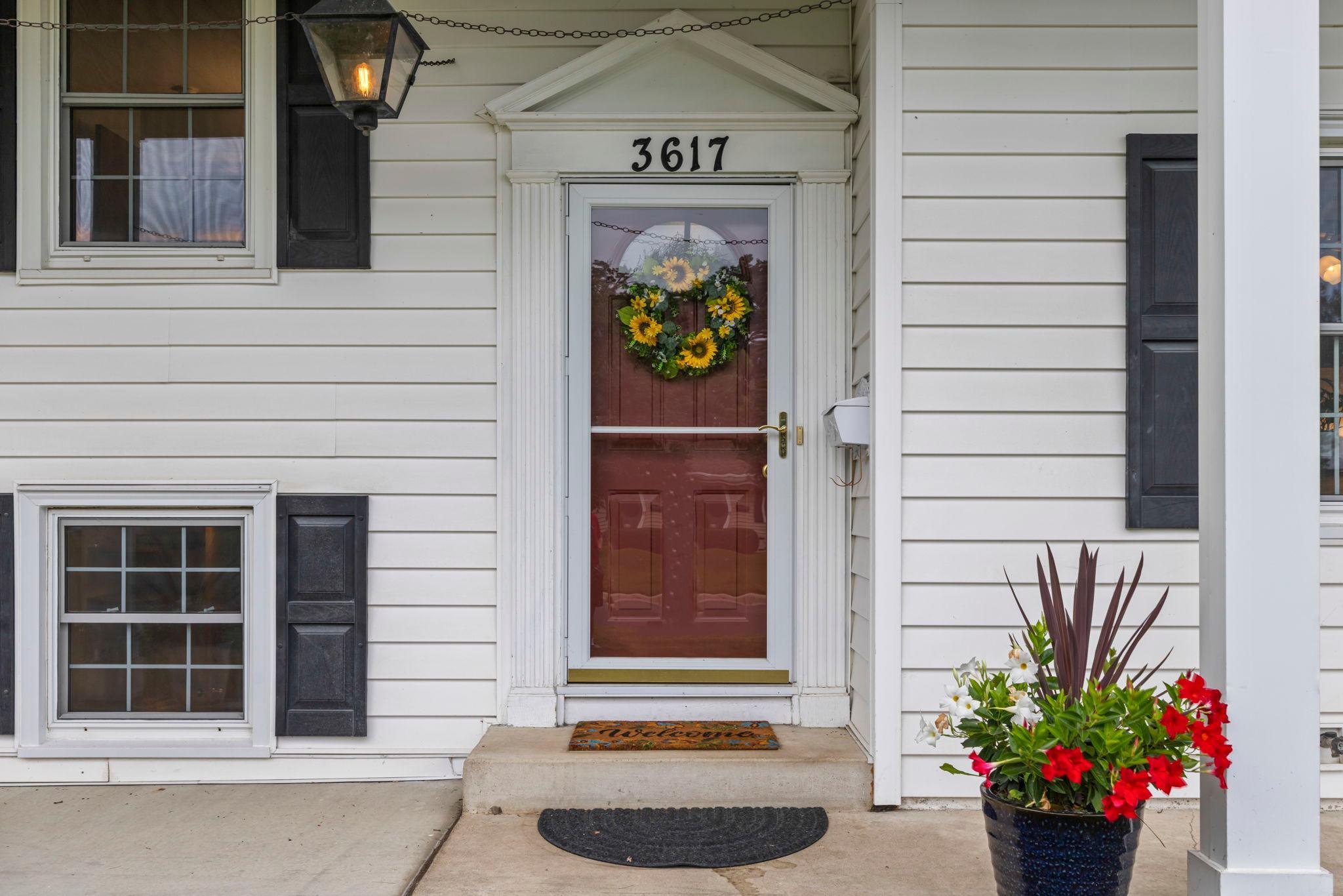 Welcoming front door & handy front door mail service - yesss!