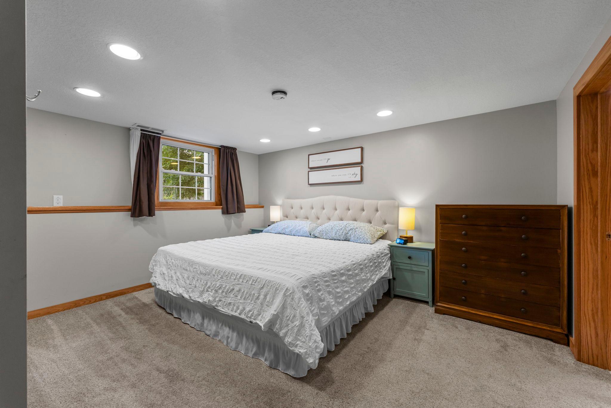 Spacious primary BR - carpet new in 2022