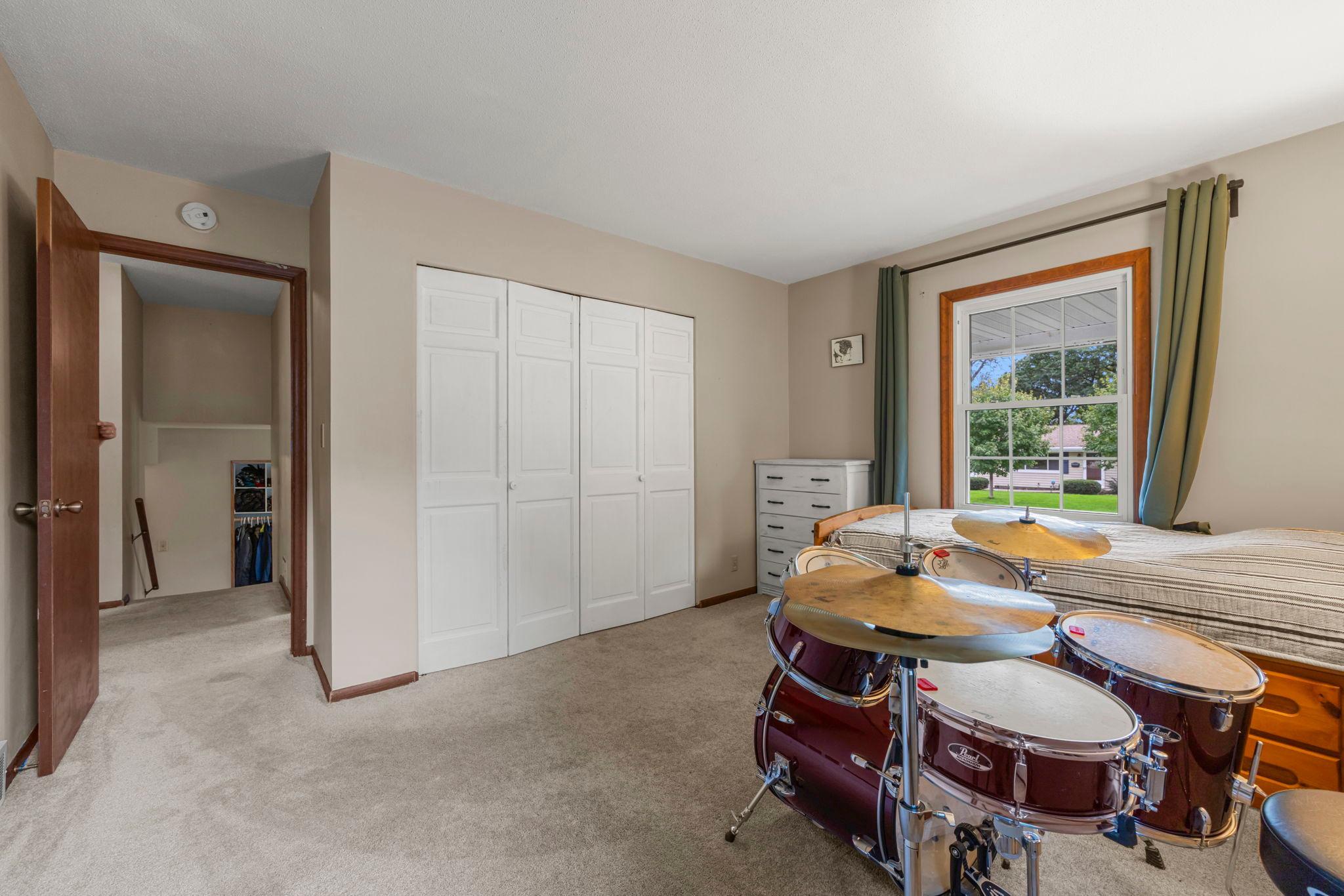 Updated carpet & windows