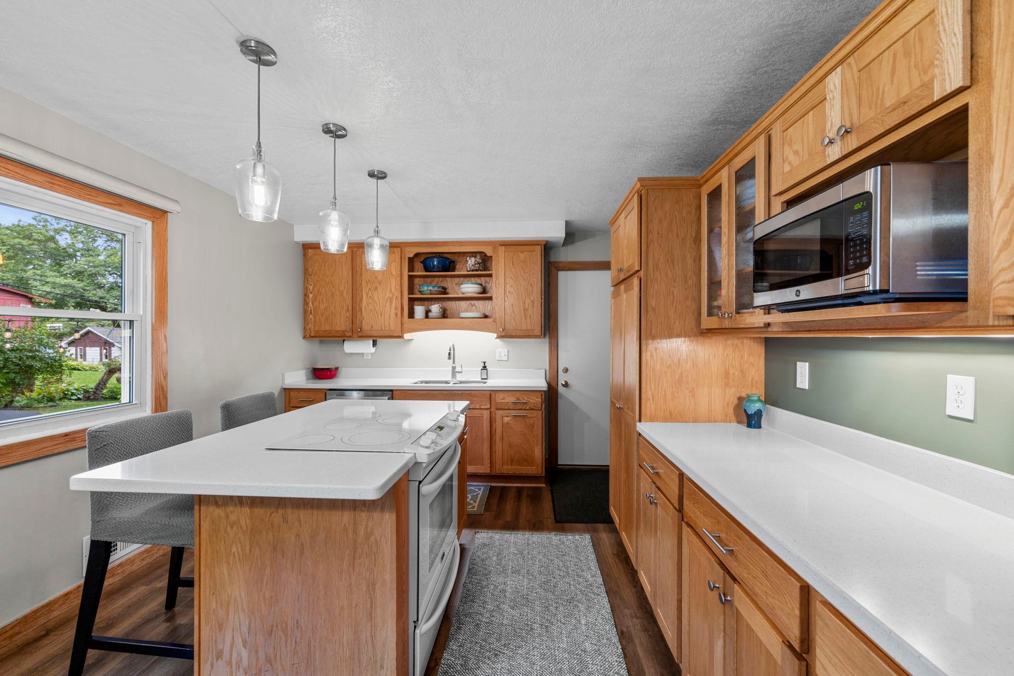 Beautiful quartz counter tops