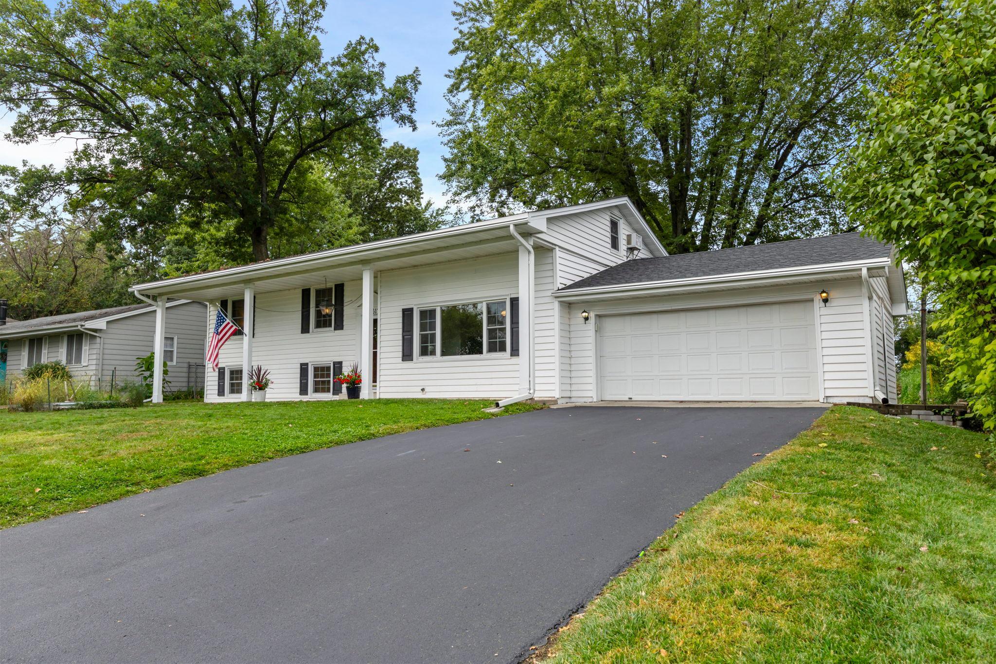 Pristine driveway - freshly sealcoated