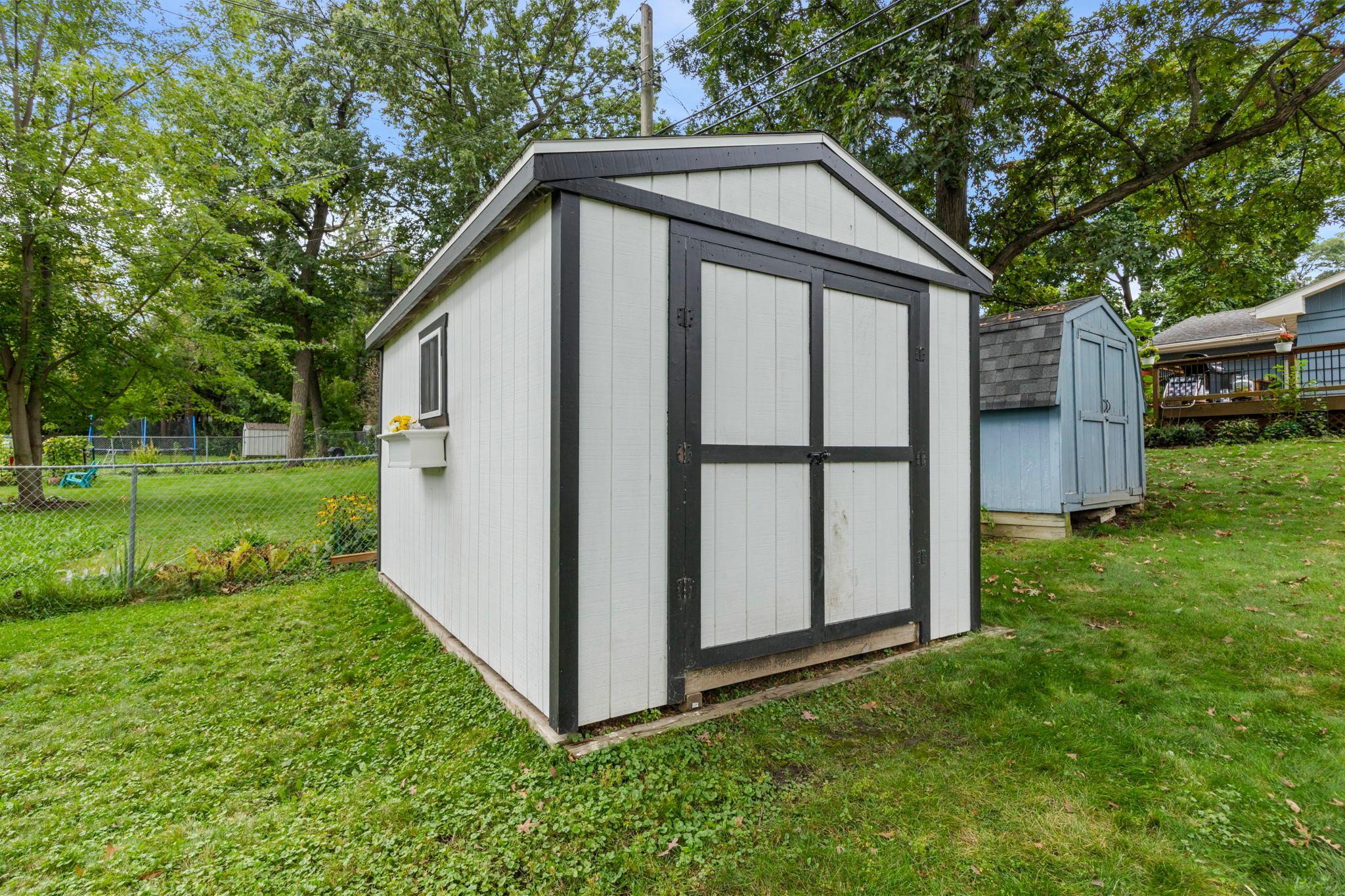 16 x 10 back yard shed - quality!