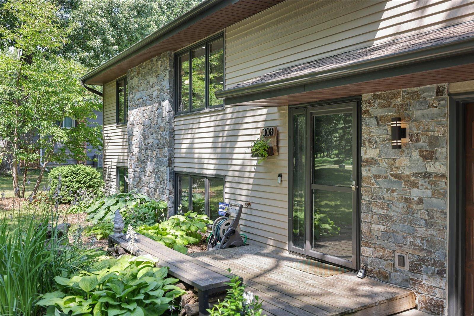 Natural Stone exterior features
