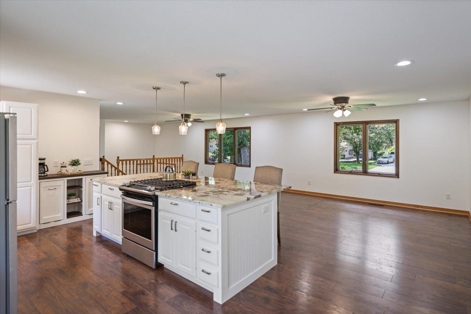 Large center island ready for your next gathering!