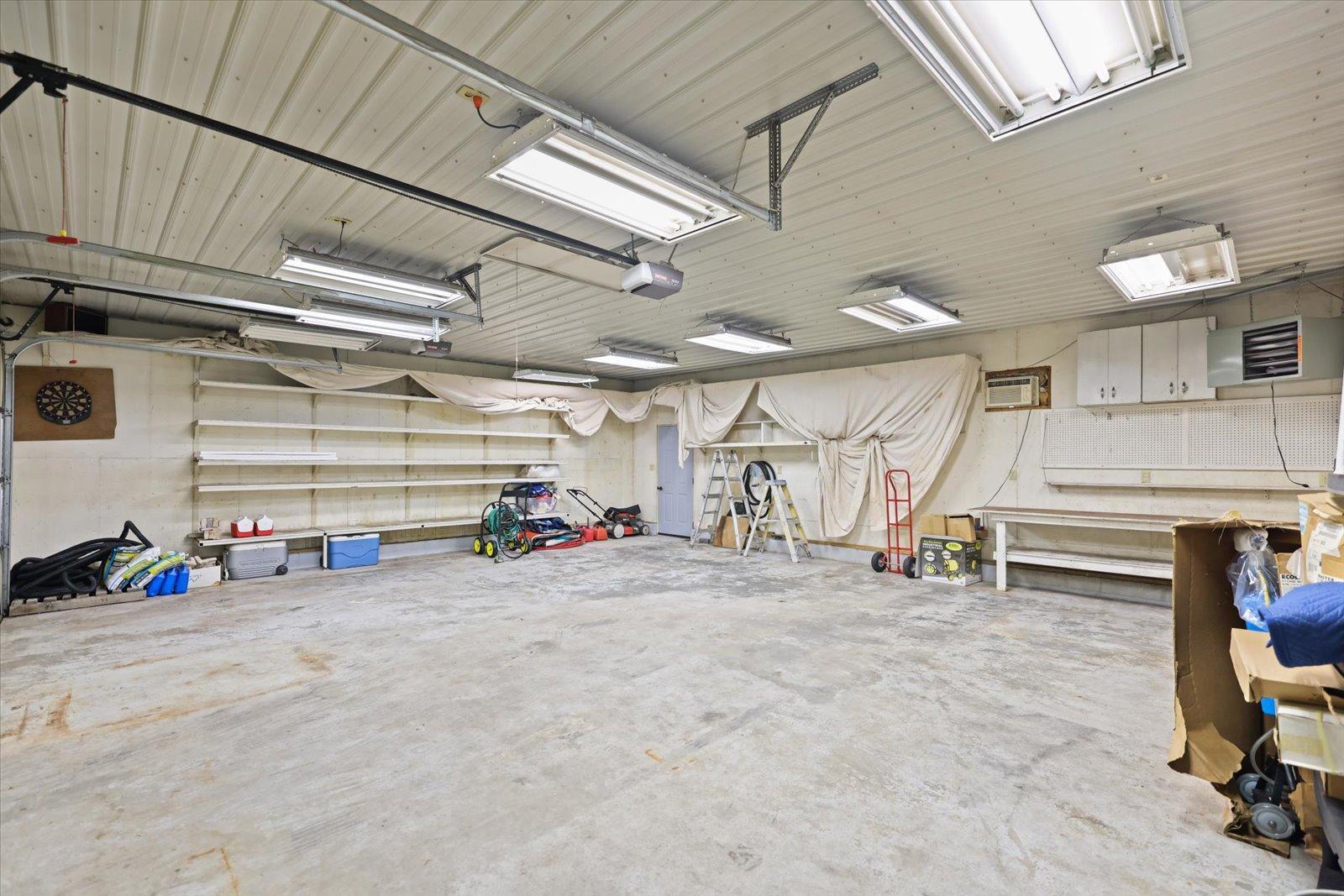 Detached Garage AC, Heat, Insulaed